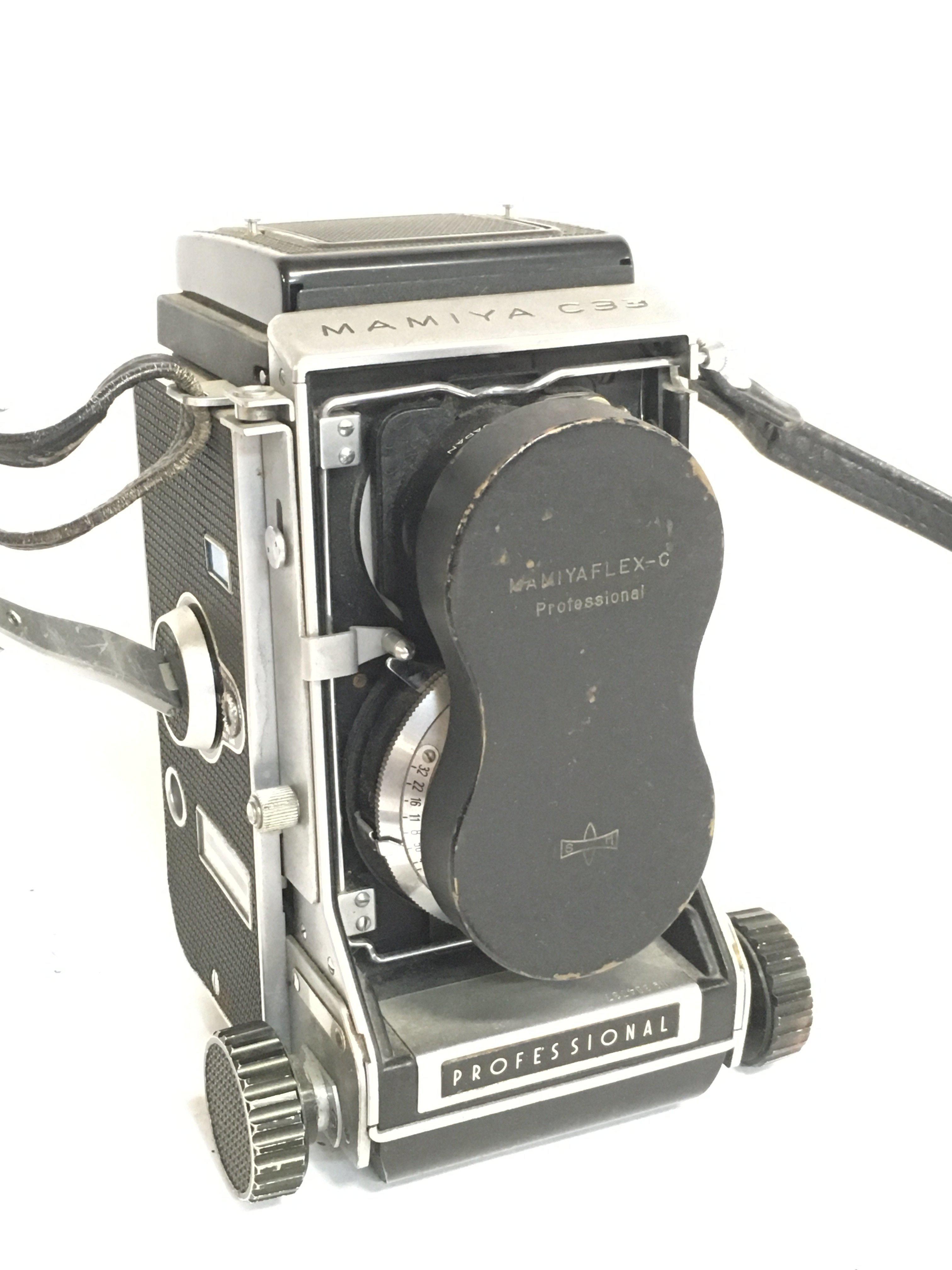 A vintage Mamiya C33 professional camera fitted wi - Bild 5 aus 5