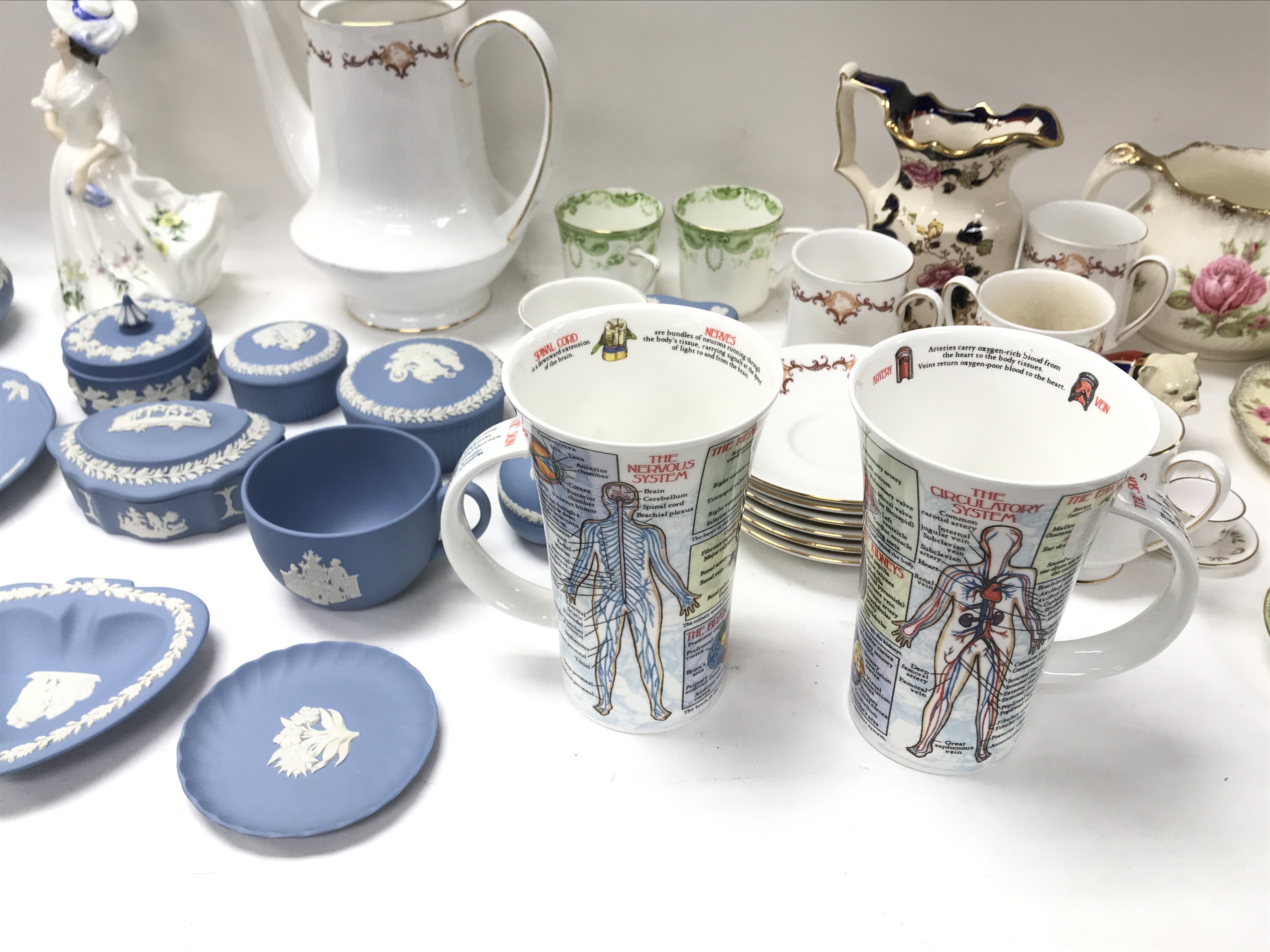 A large collection of mixed ceramics including Wedgwood royal Doulton etc. - Image 5 of 6