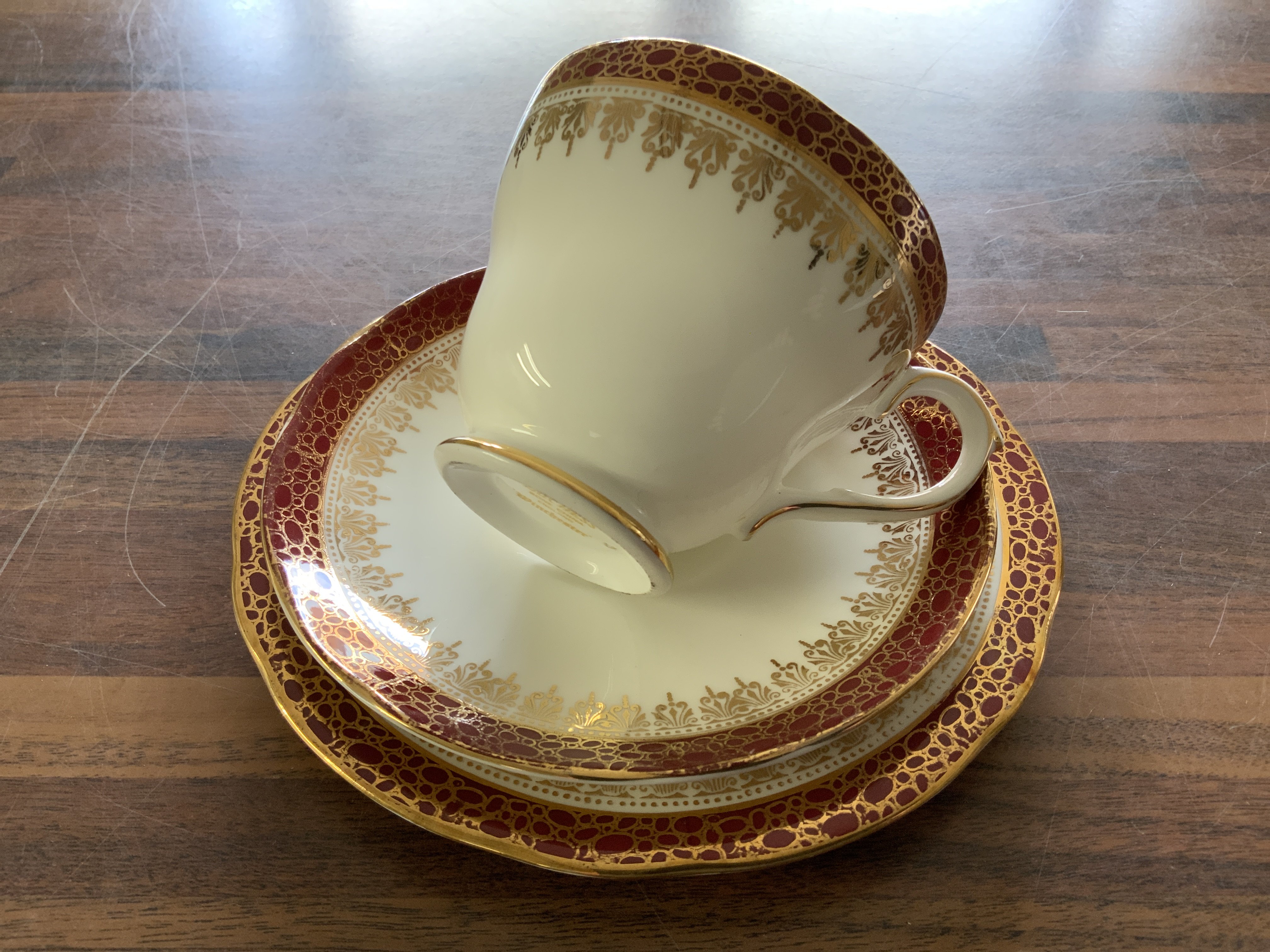 A Duchess Bone china teaset, 27pcs. (D)