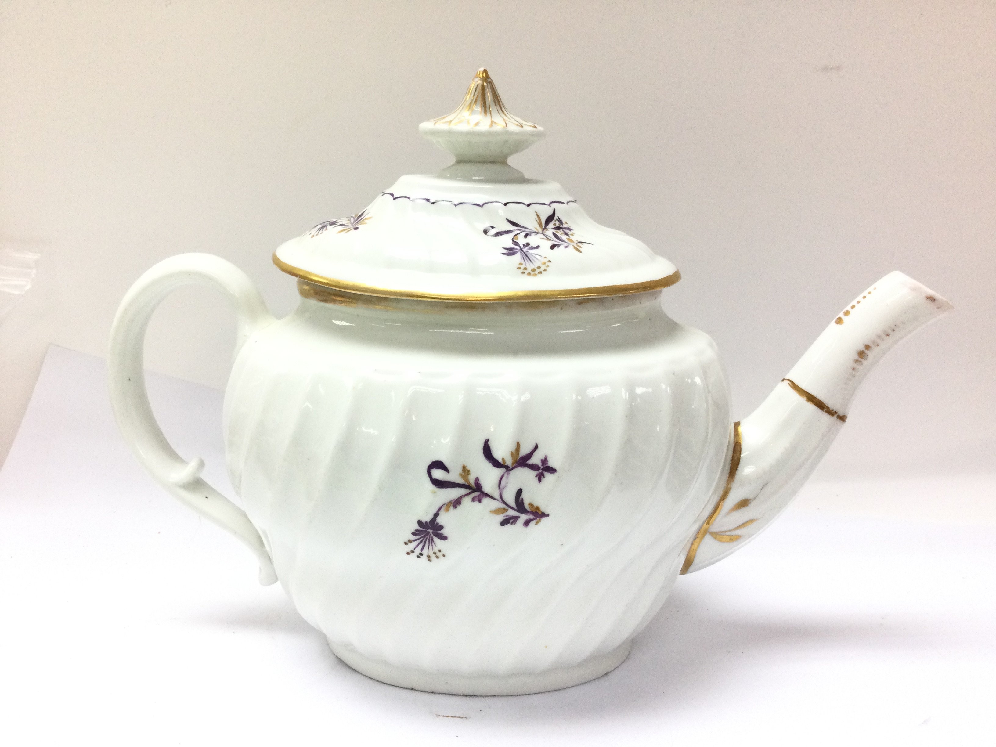 A Flight Barr & Barr tea pot (damaged and restored - Image 3 of 8