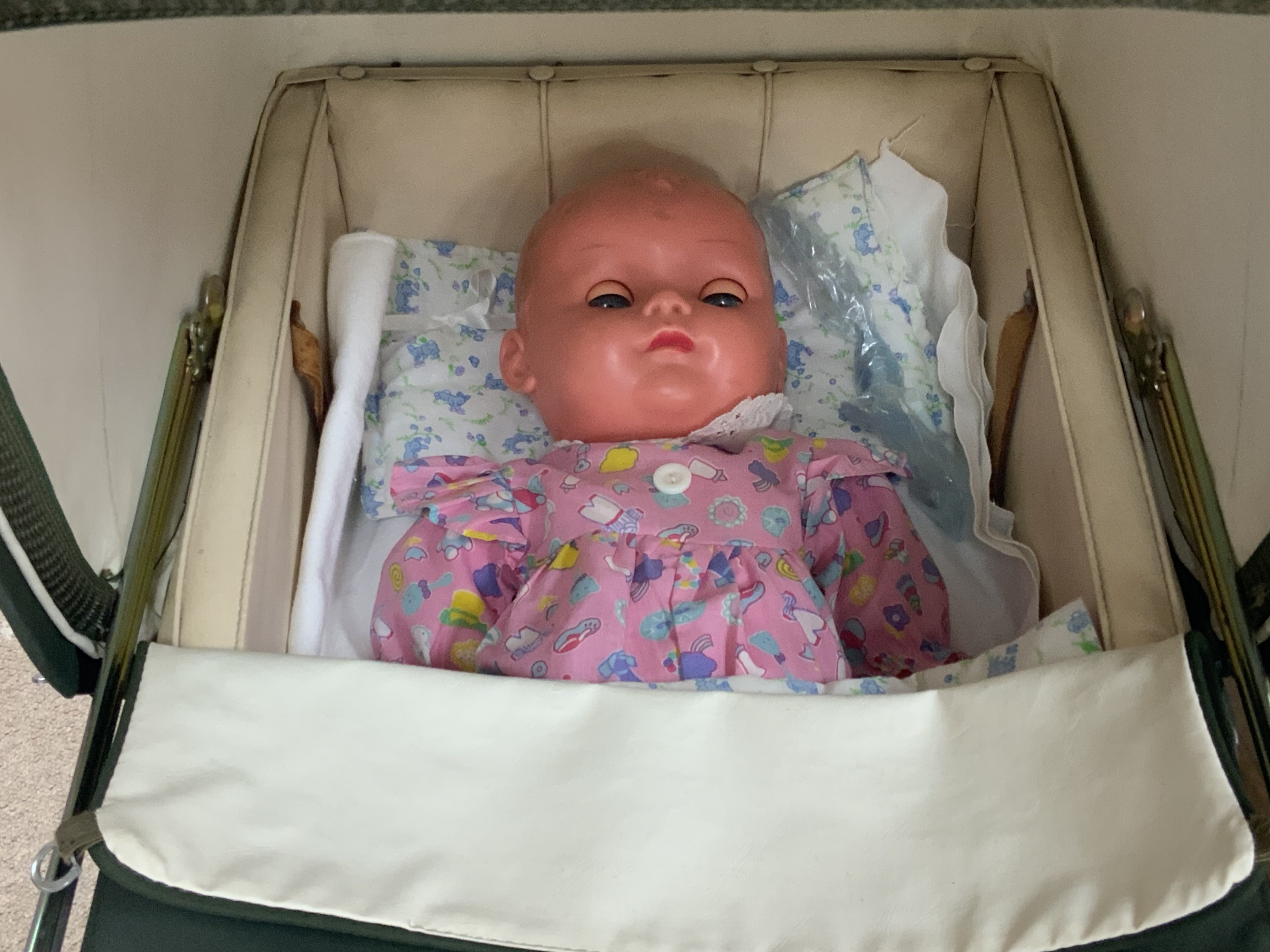 A vintage 1950s Marmet dolls pram and accessories. - Image 2 of 2