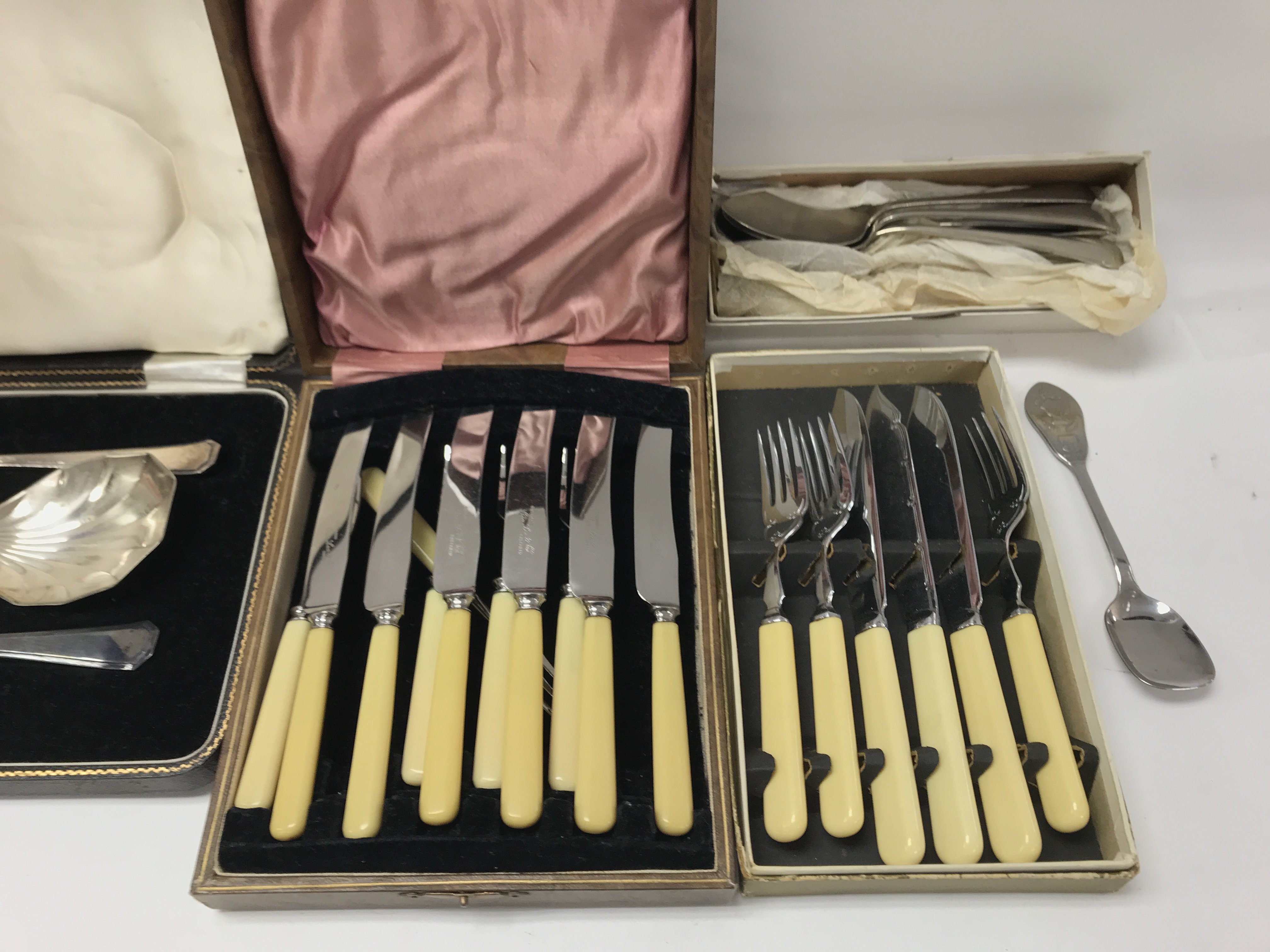 A collection of assorted cutlery including silver - Image 3 of 3