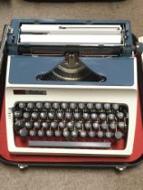 A vintage Daro Erika typewriter. This lot cannot b