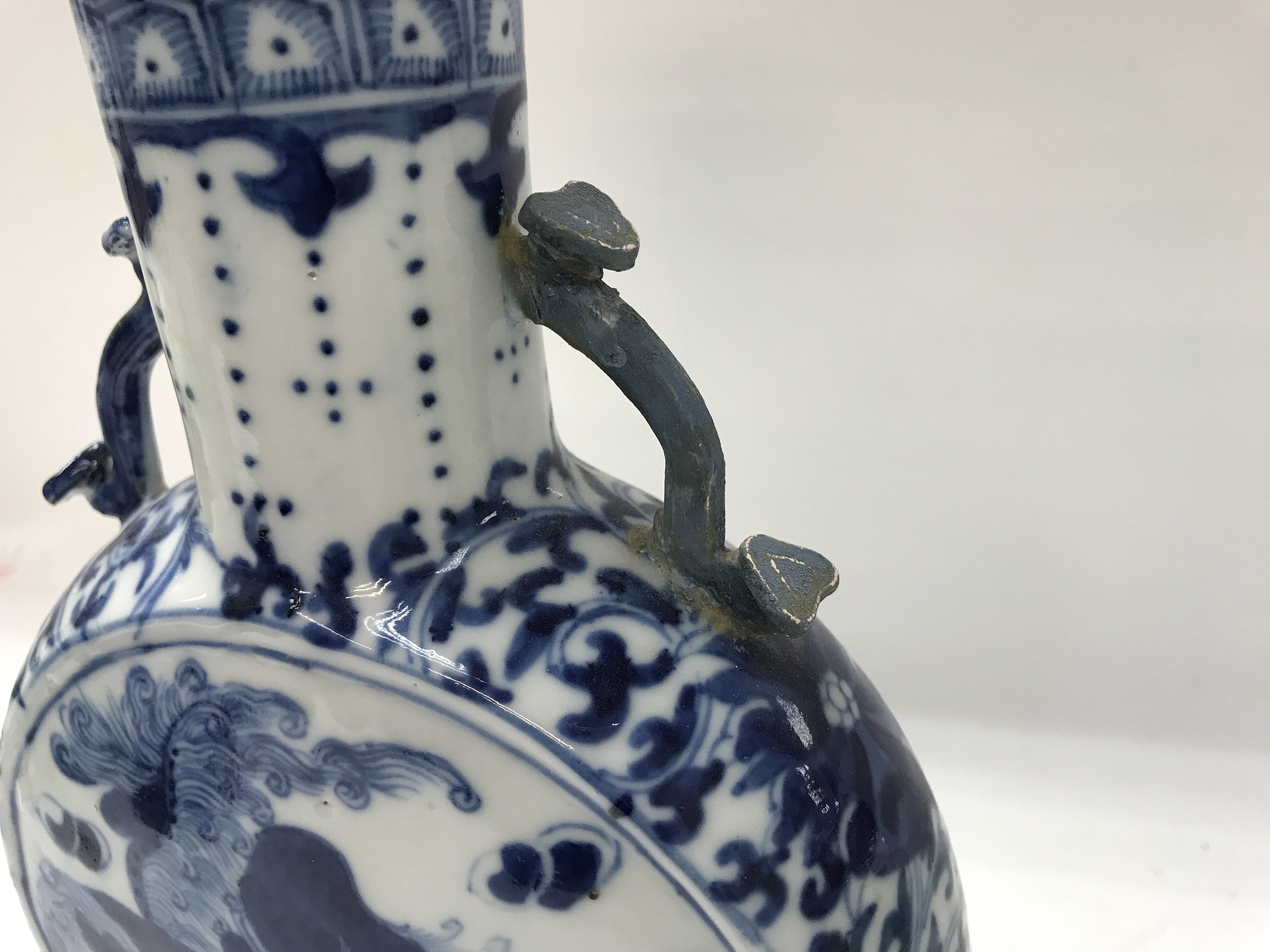 A late 18th century Chinese moon flask, handle has - Image 2 of 3