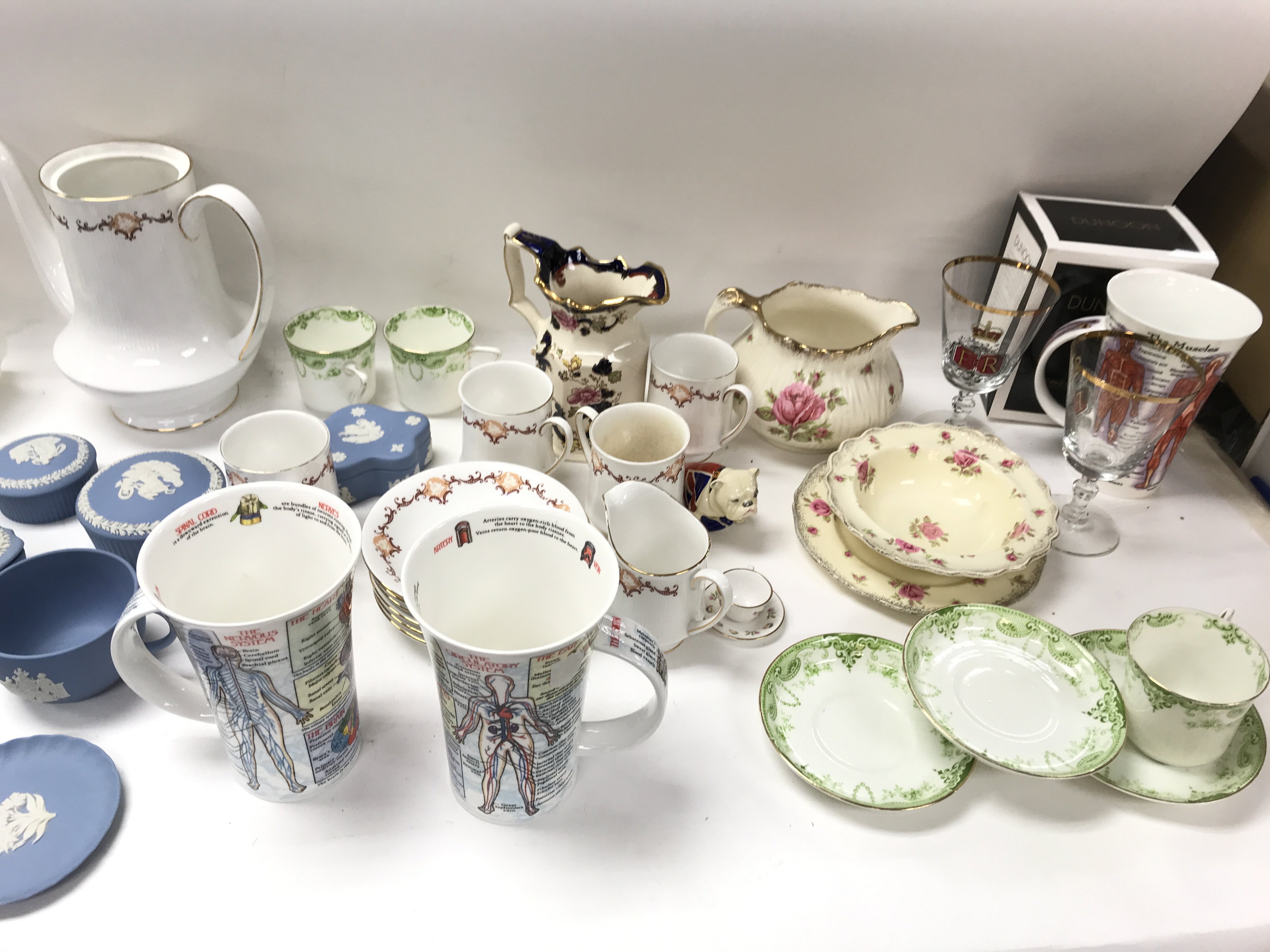 A large collection of mixed ceramics including Wedgwood royal Doulton etc. - Image 4 of 6