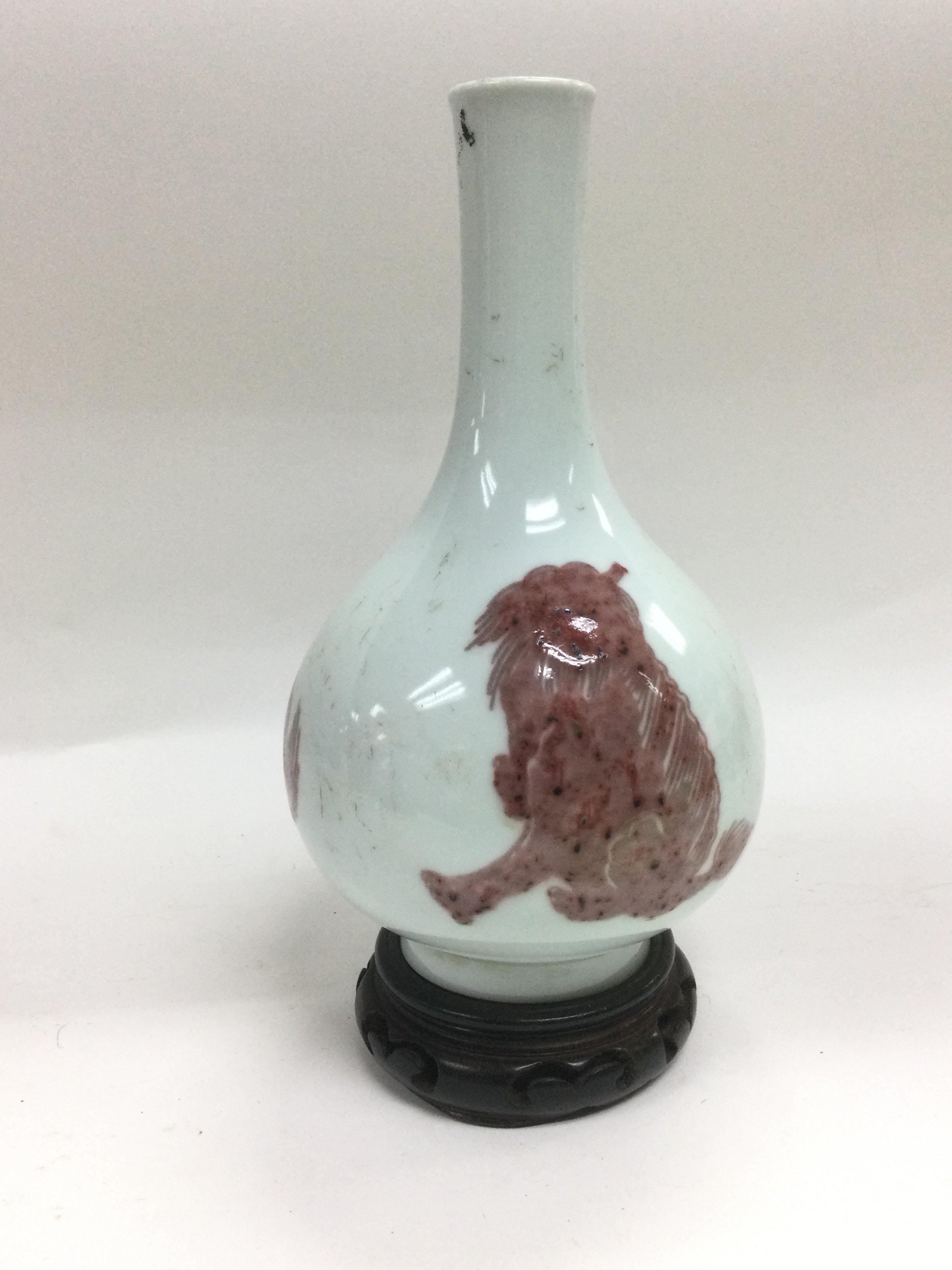 A long necked baluster vase decorated with fo dogs - Image 2 of 3