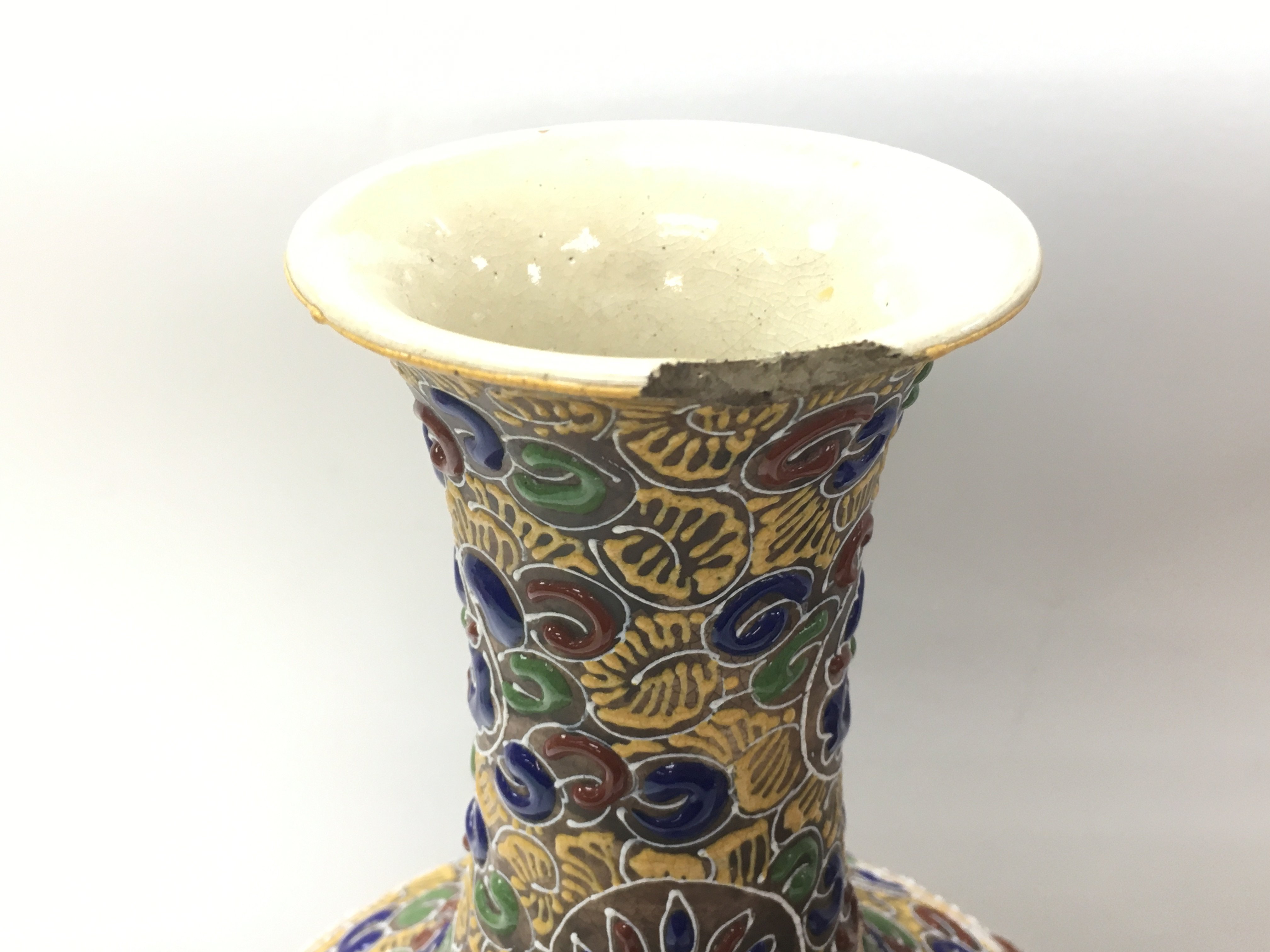 A pair of early 20th century Japanese satsuma vase - Image 3 of 5