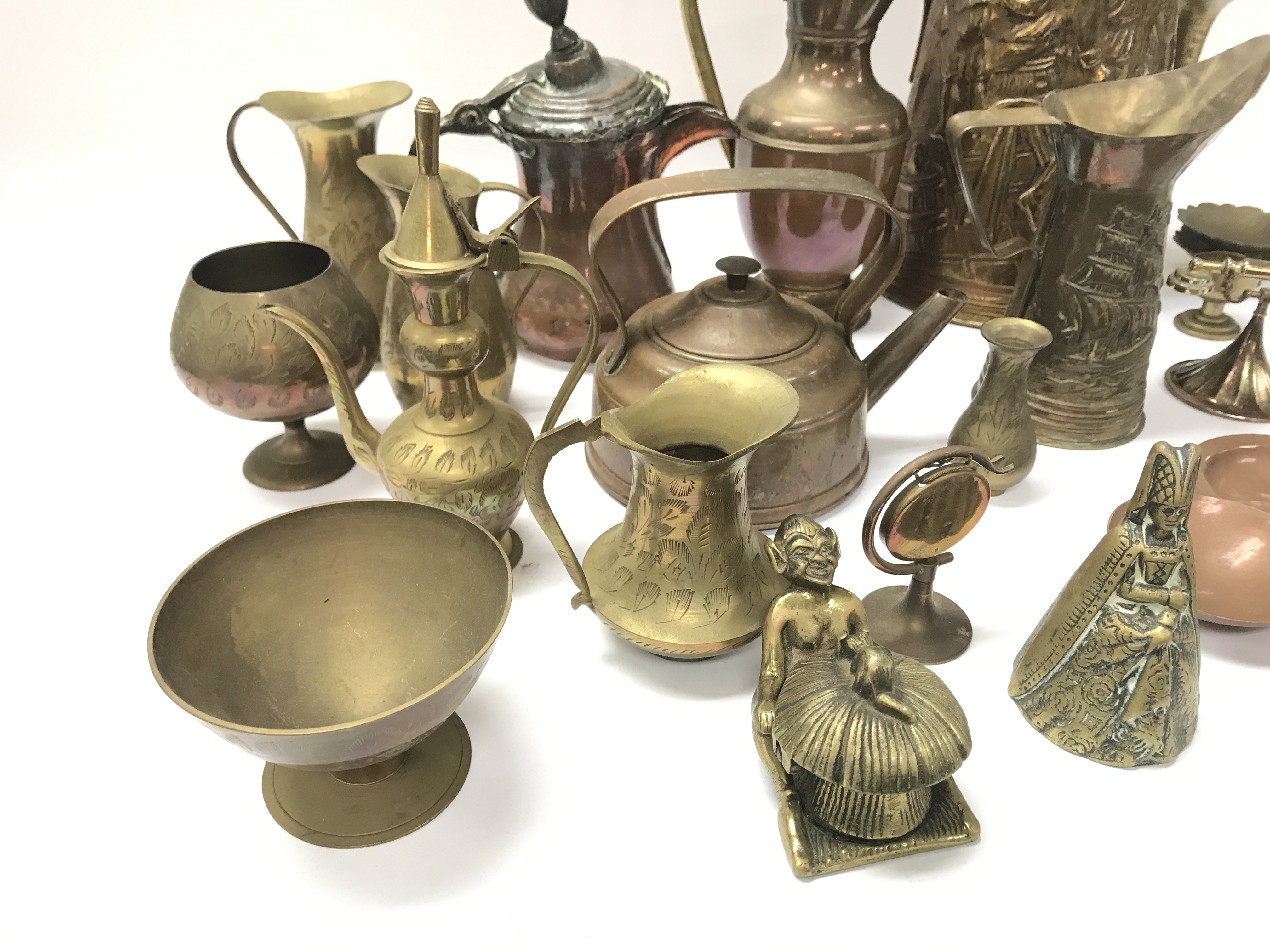 A collection of assorted brass wear. - Image 2 of 3