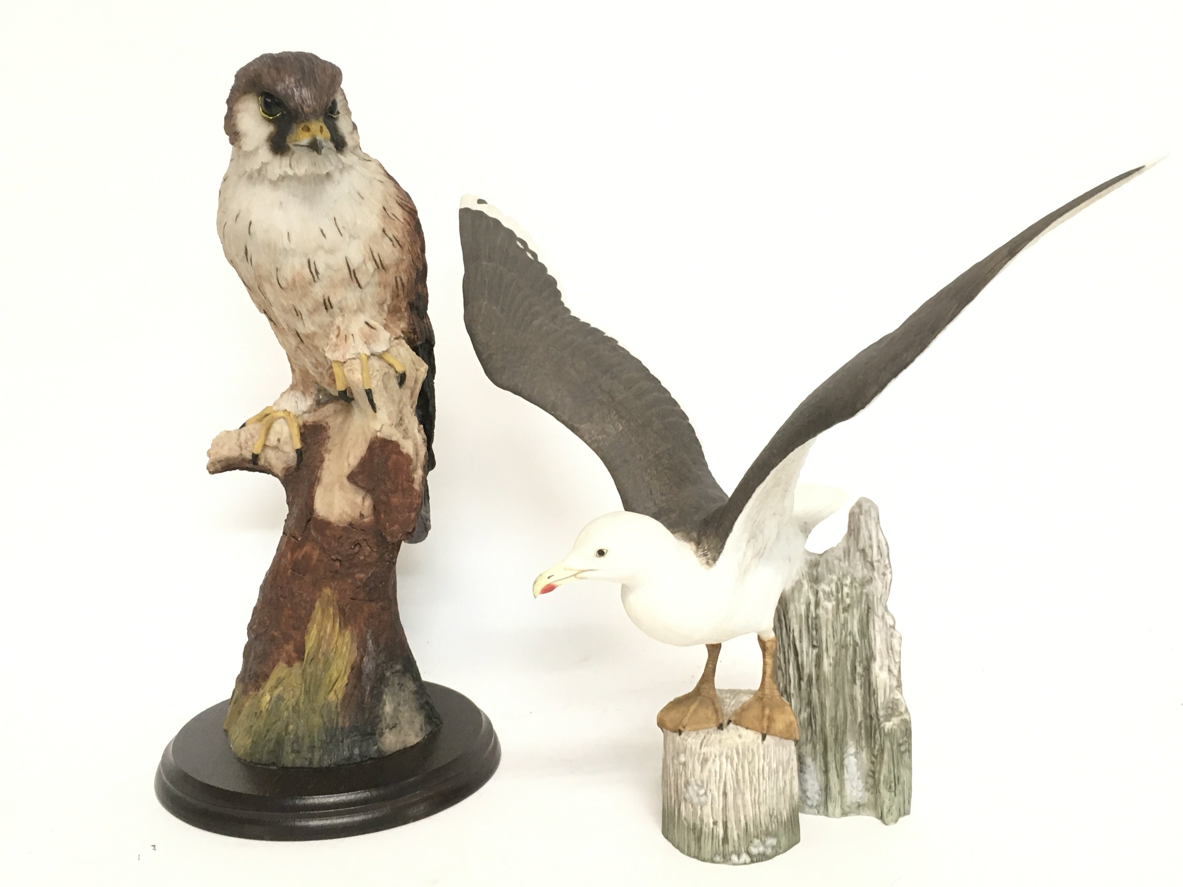 A hawk figure and a Franklin Mint ceramic gull fig