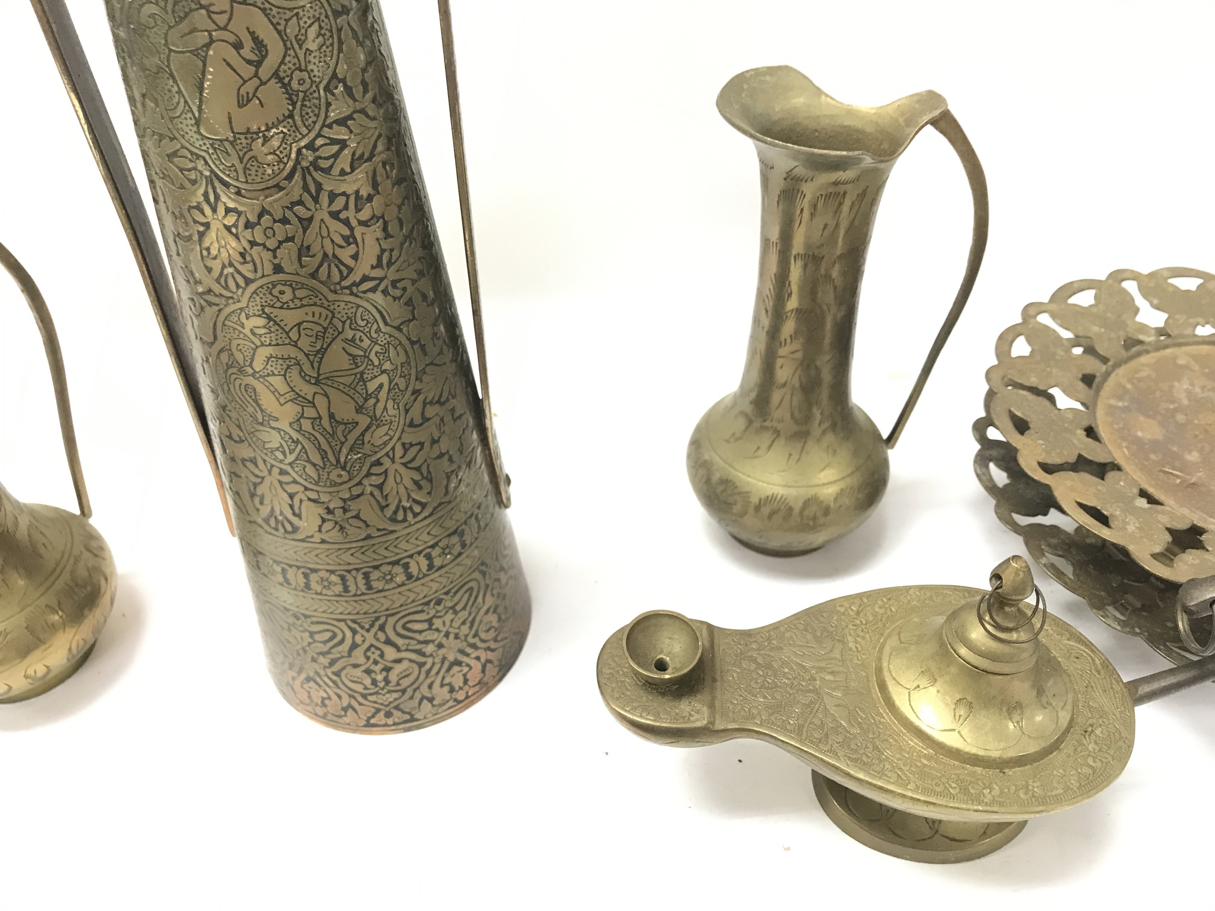 A collection of various items of brass wear. - Image 3 of 3