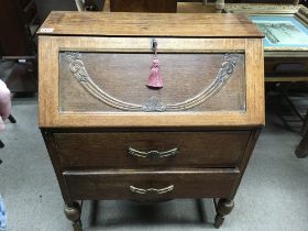 A 1940s oak drop front bureau. 75cm x 97cm x 40cm.