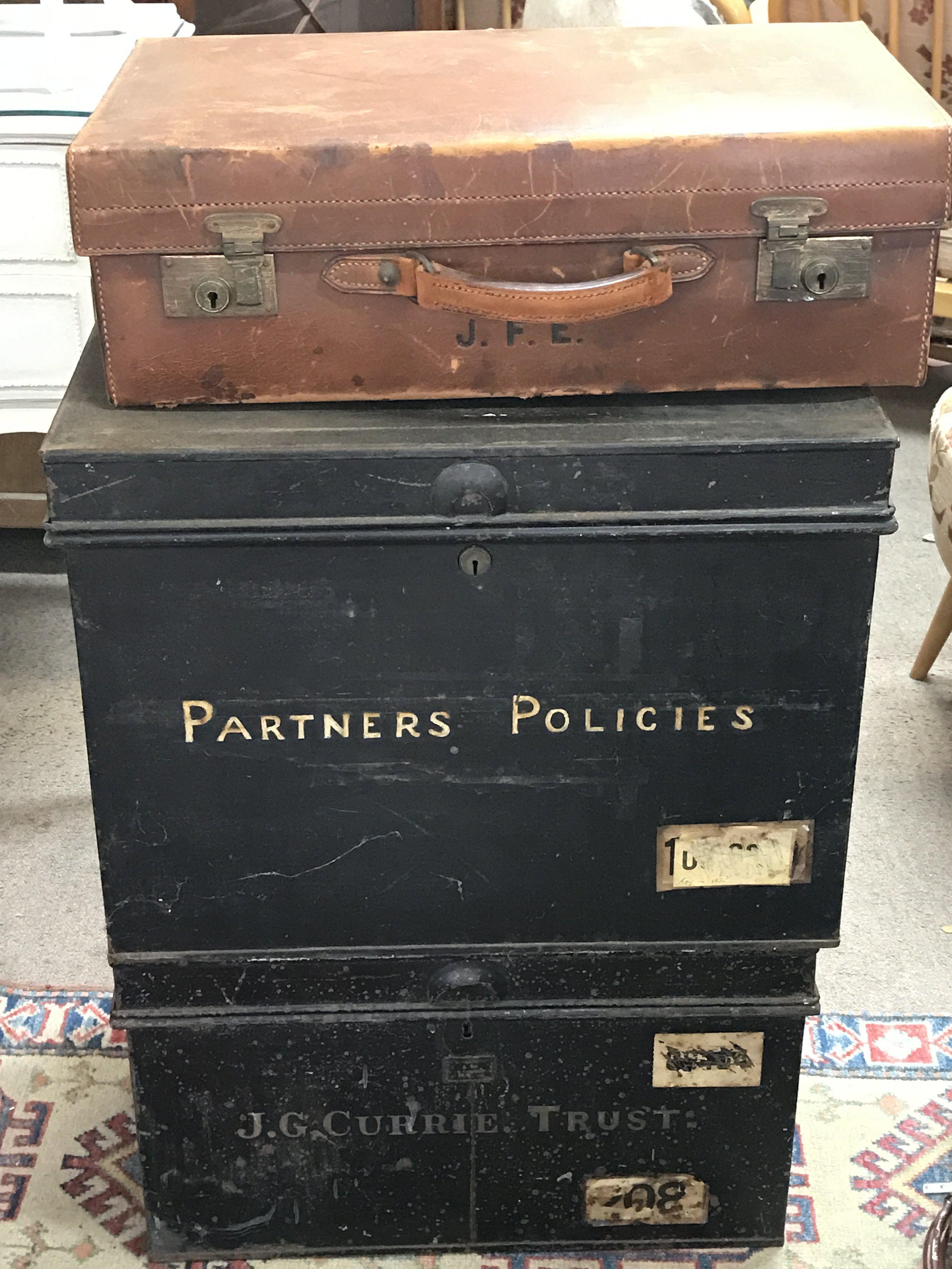 Vintage trunks and a leather case. This lot cannot