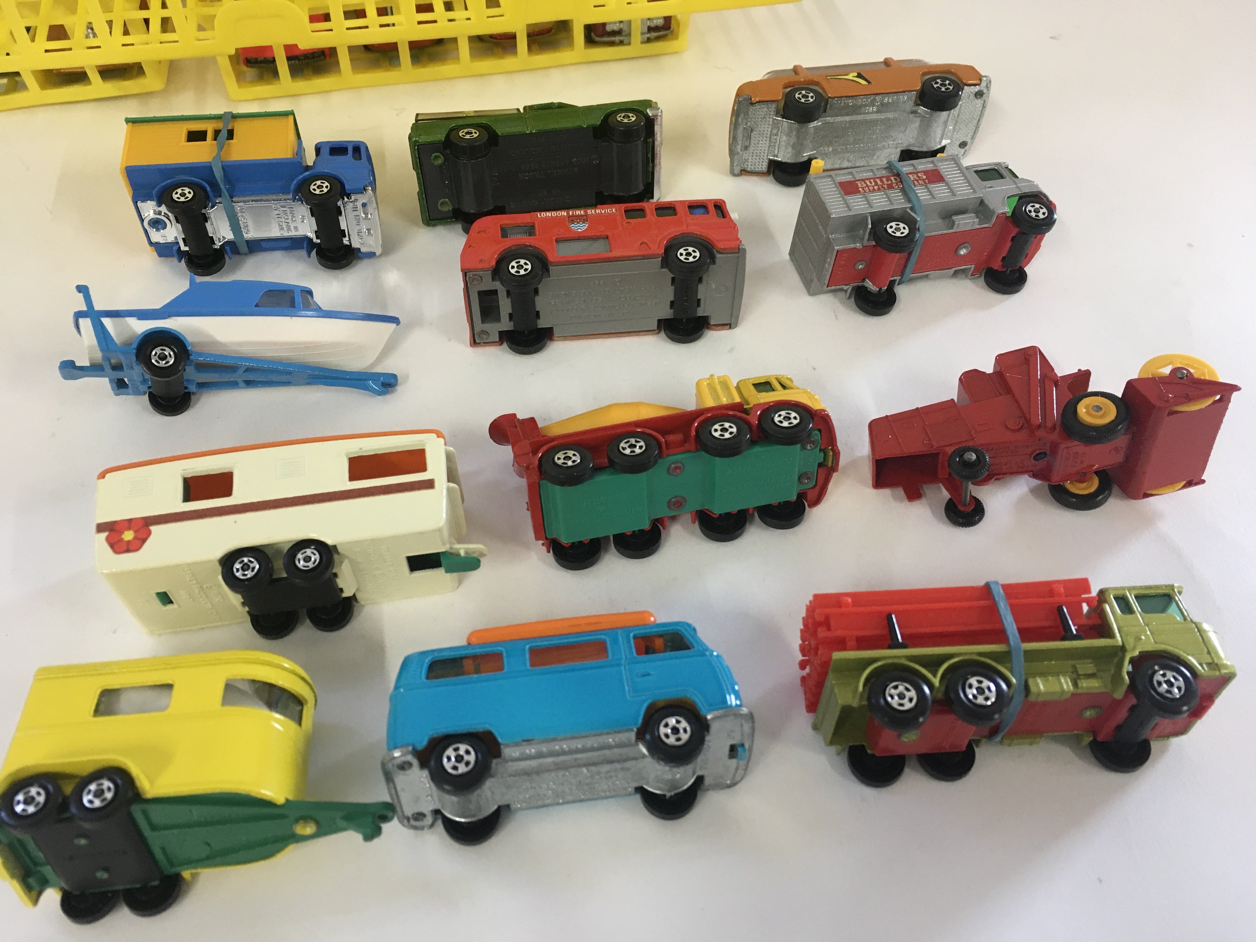 A collection of Matchbox Superfast in carrying cas - Image 10 of 16