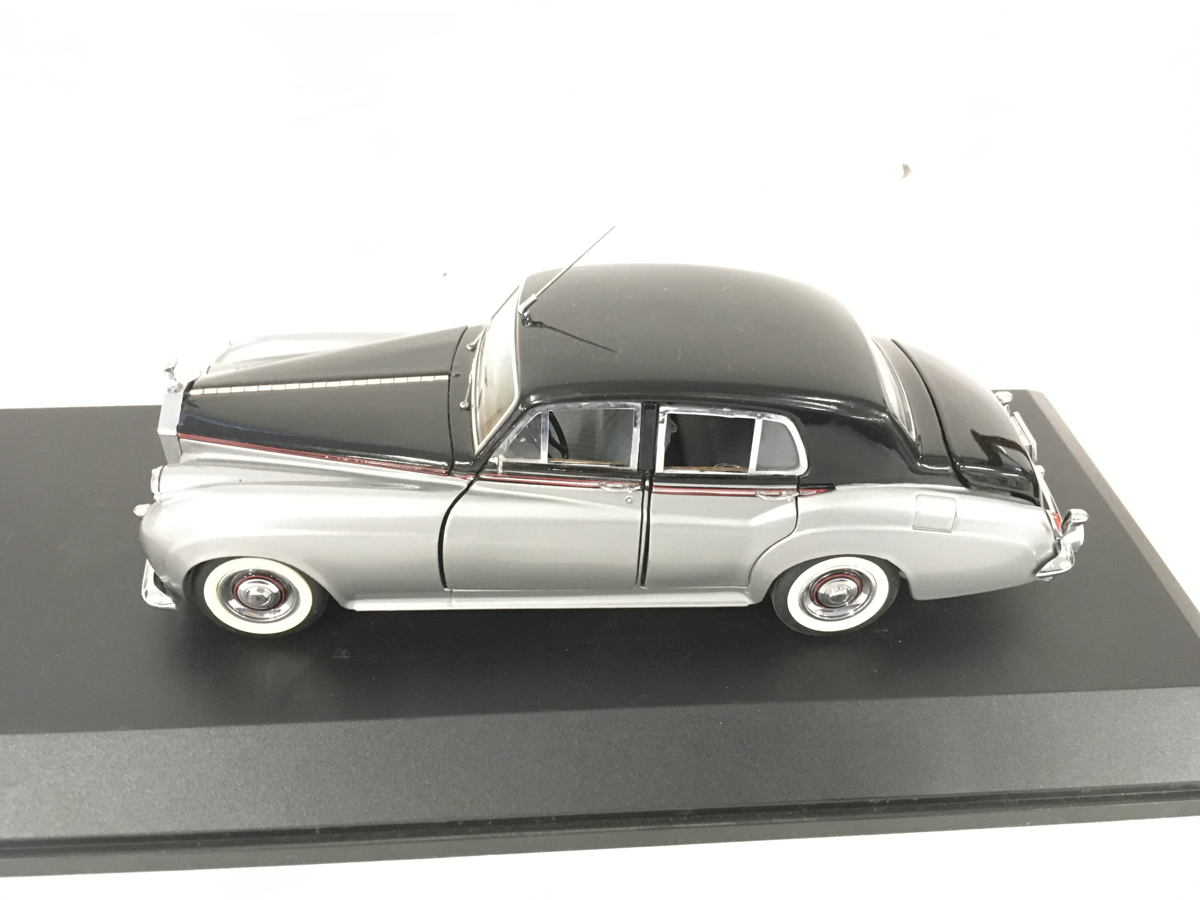 Three precision model cars by Franklin Mint both in presentation cases. Cars are 2 x RollsRoyce - Image 3 of 10