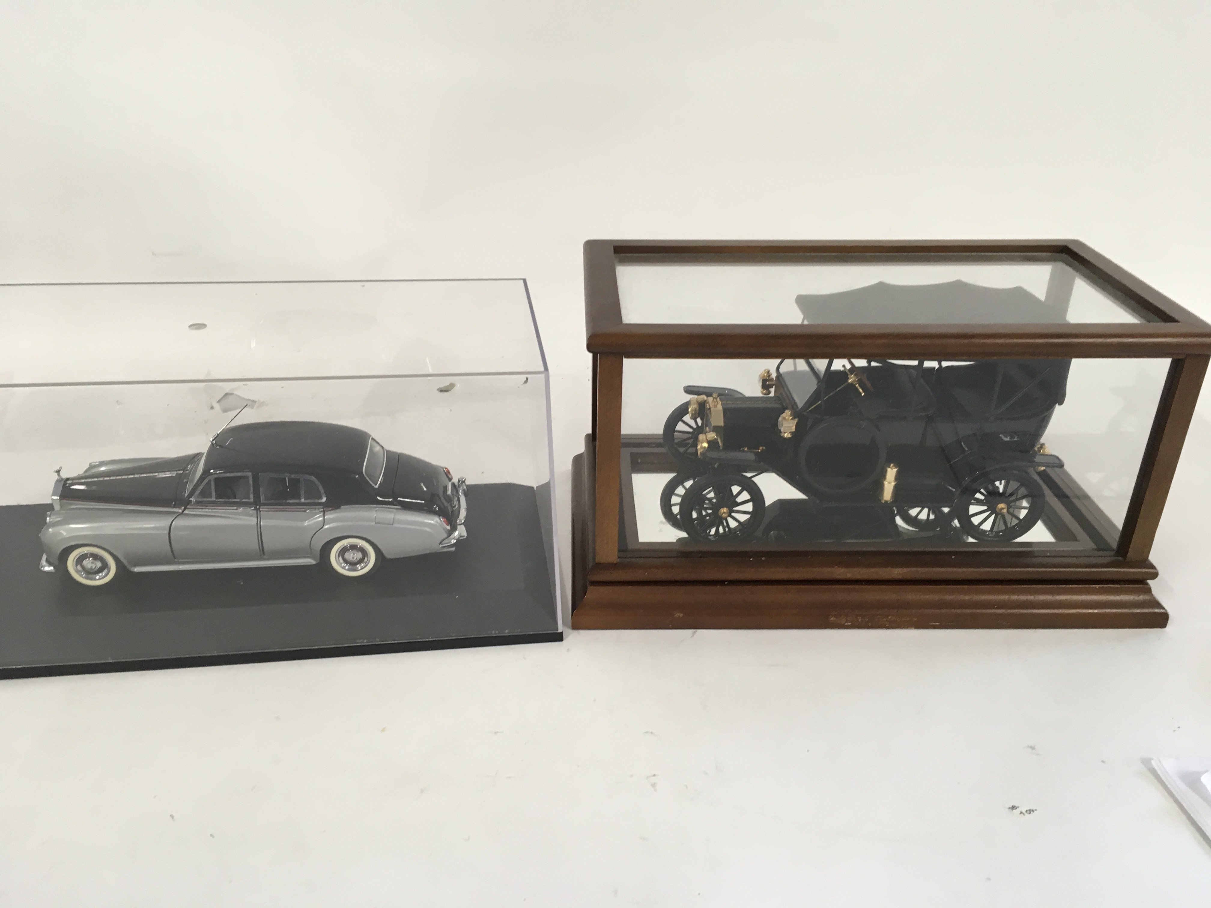 Three precision model cars by Franklin Mint both in presentation cases. Cars are 2 x RollsRoyce
