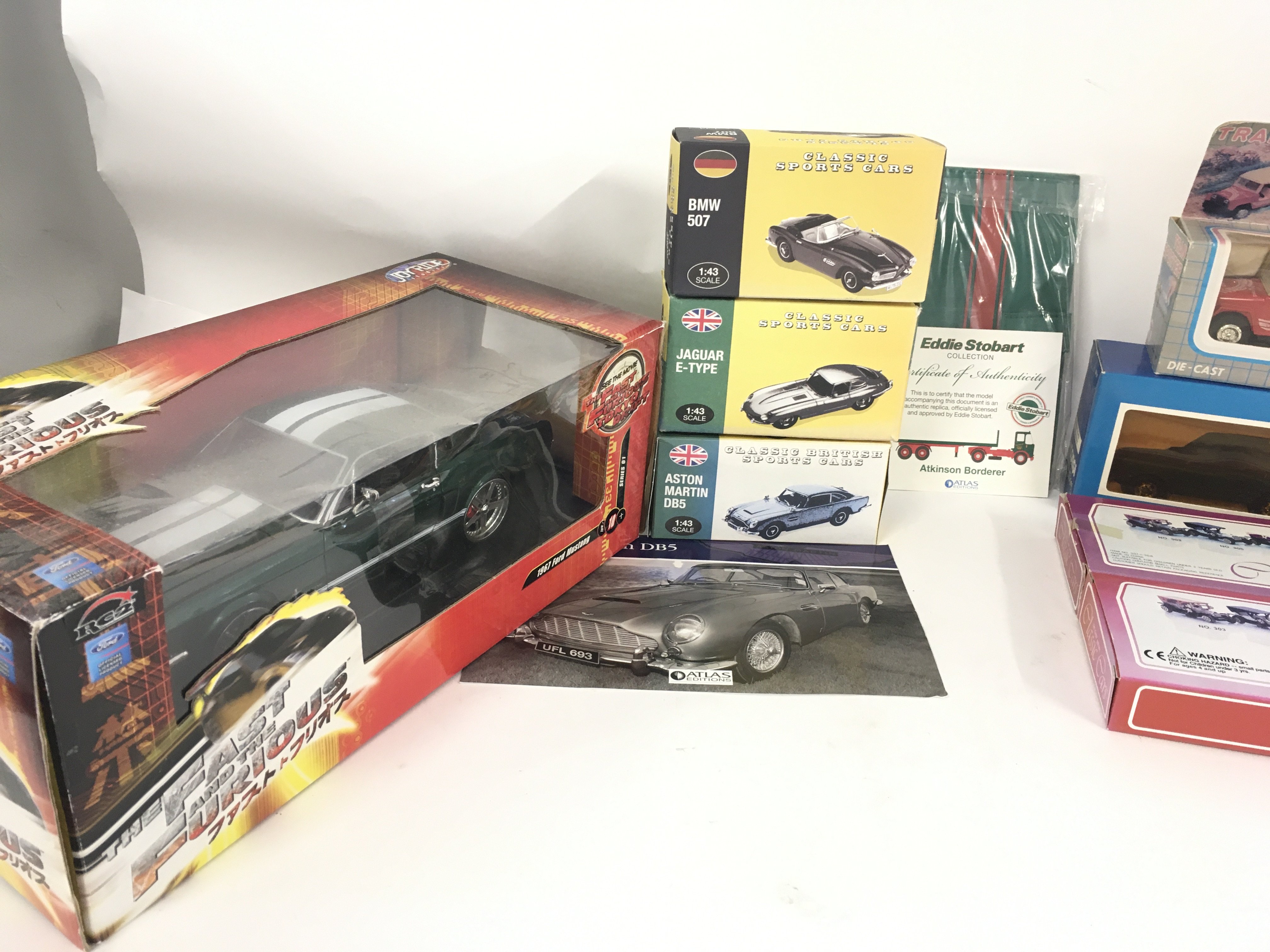 A collection of 8 boxed model cars by corgi etc - Image 3 of 4