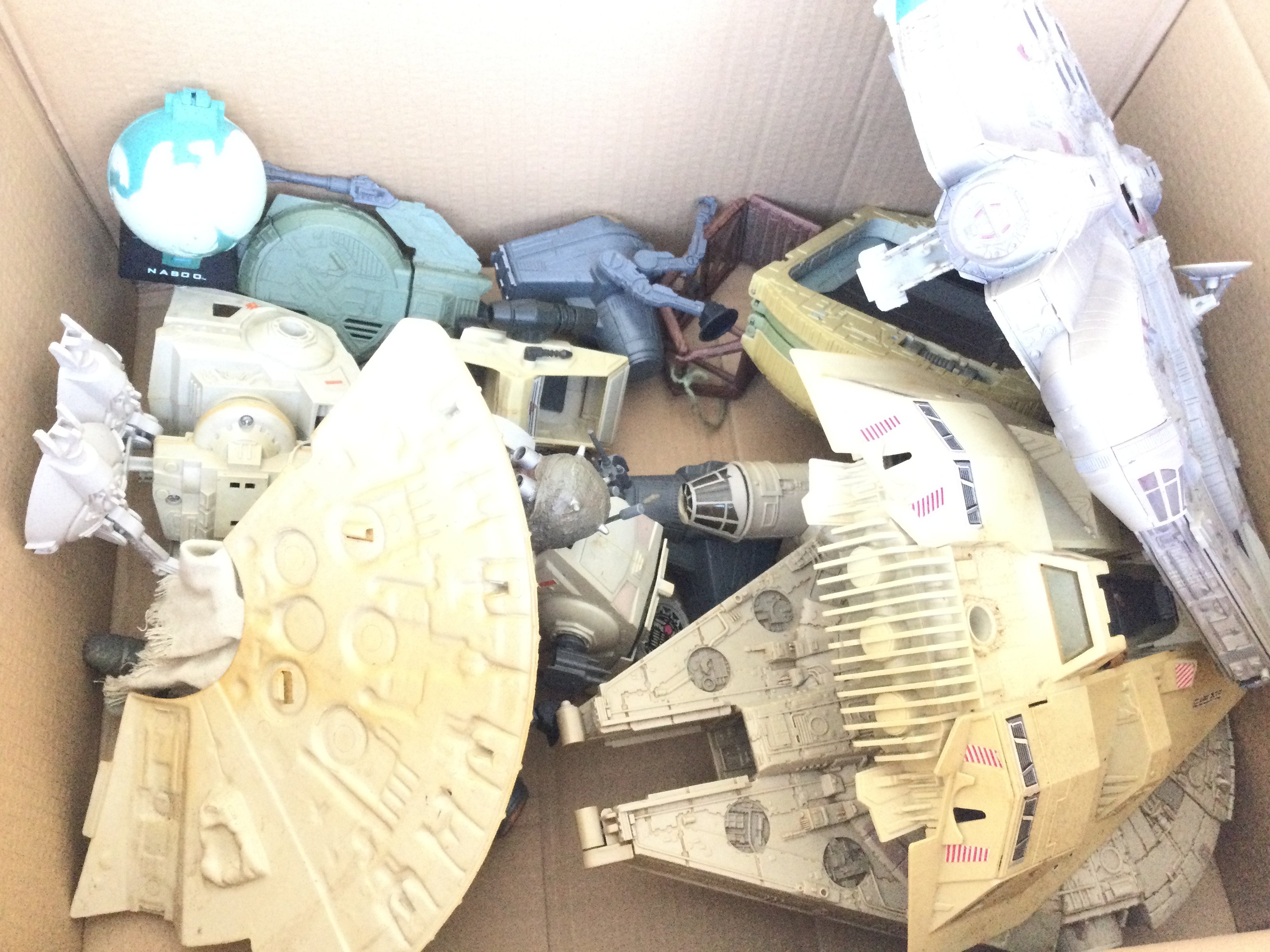 A Box Containing Various Vintage and Modern Star W