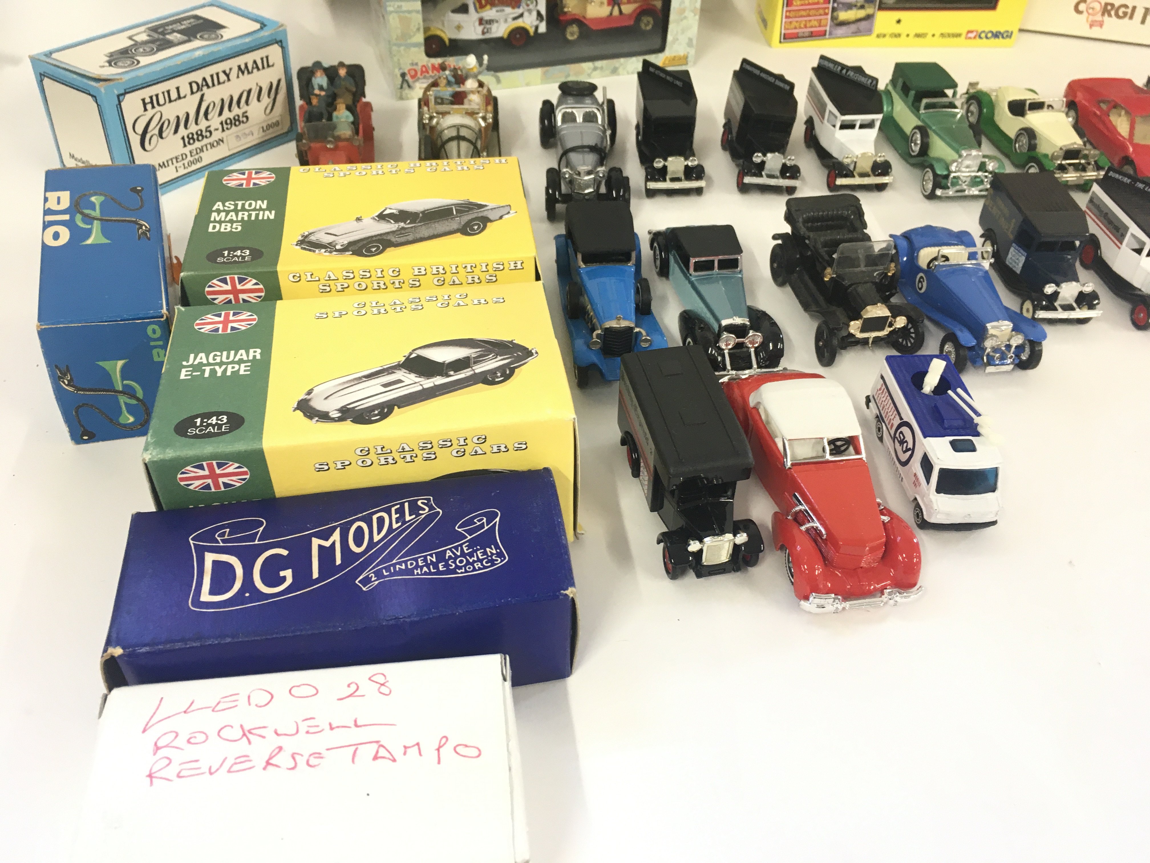 A mixed collection of model cars some boxed and so - Image 4 of 5