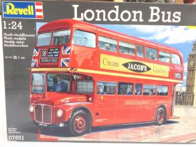 A Boxed and Sealed Revell London Bus 1:24 Scale.#0