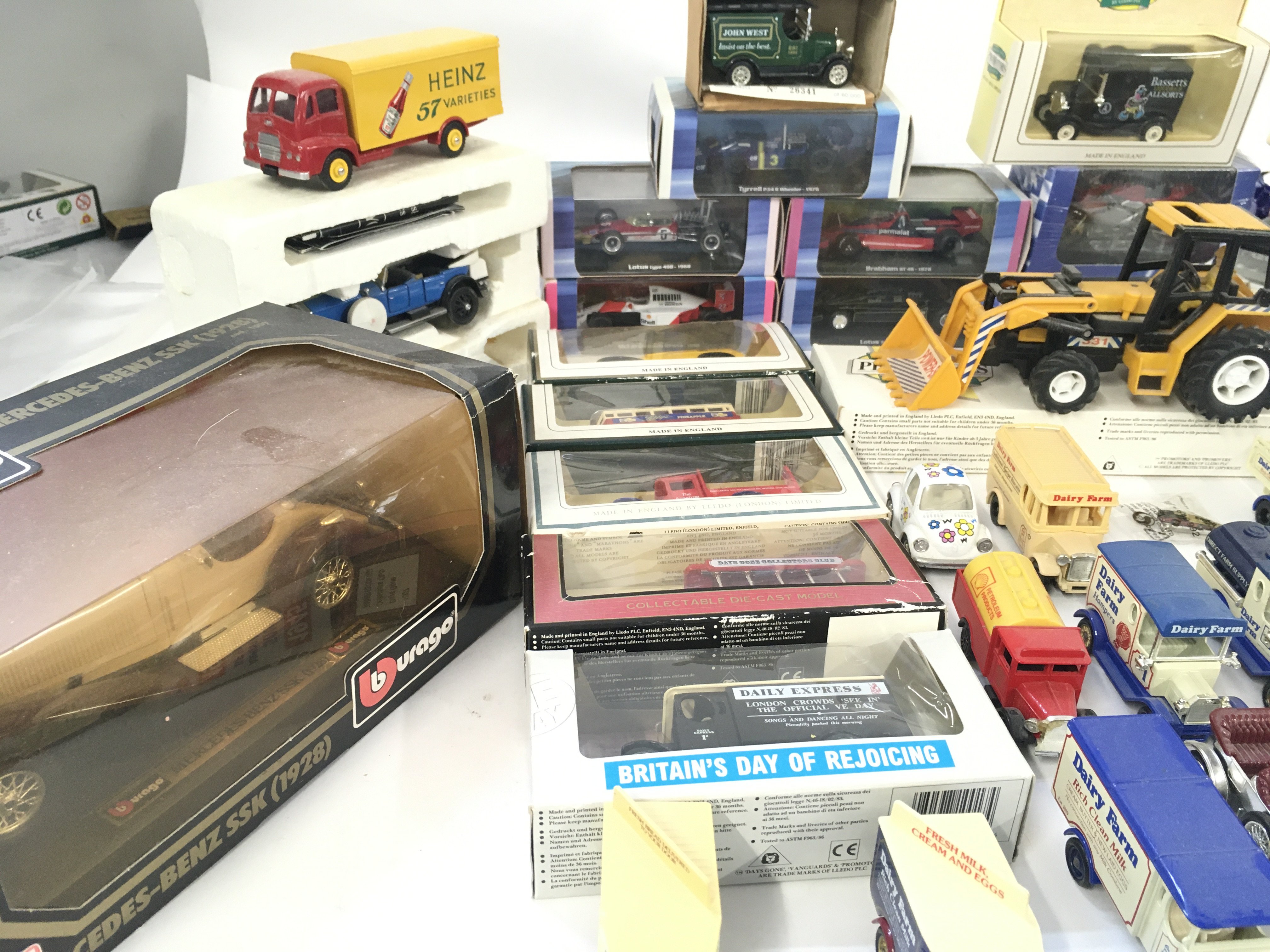 A collection of 20 boxed model vehicles and a furt - Image 5 of 5