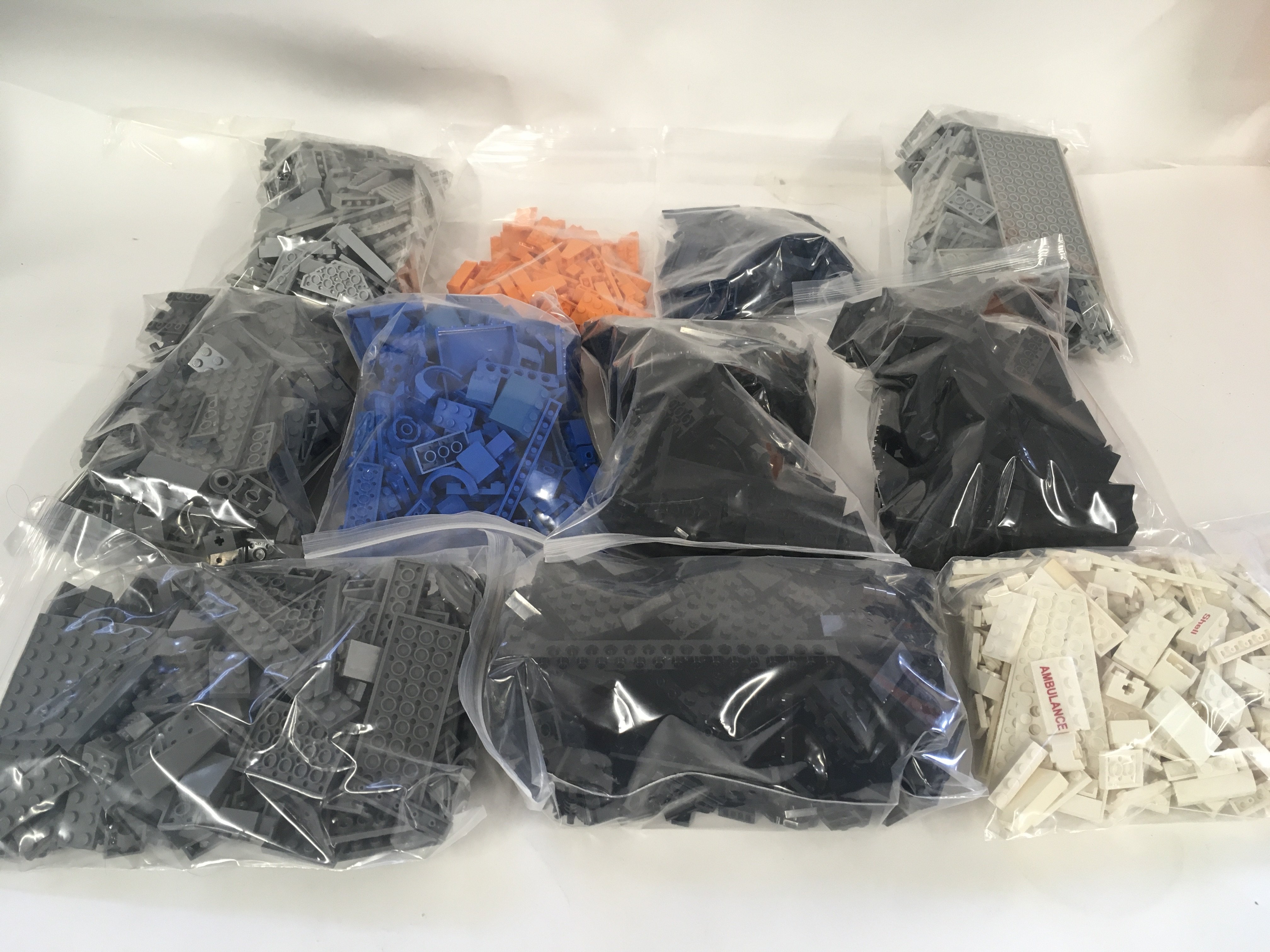 A large box containing 16 bags of assorted Lego pi - Image 2 of 3