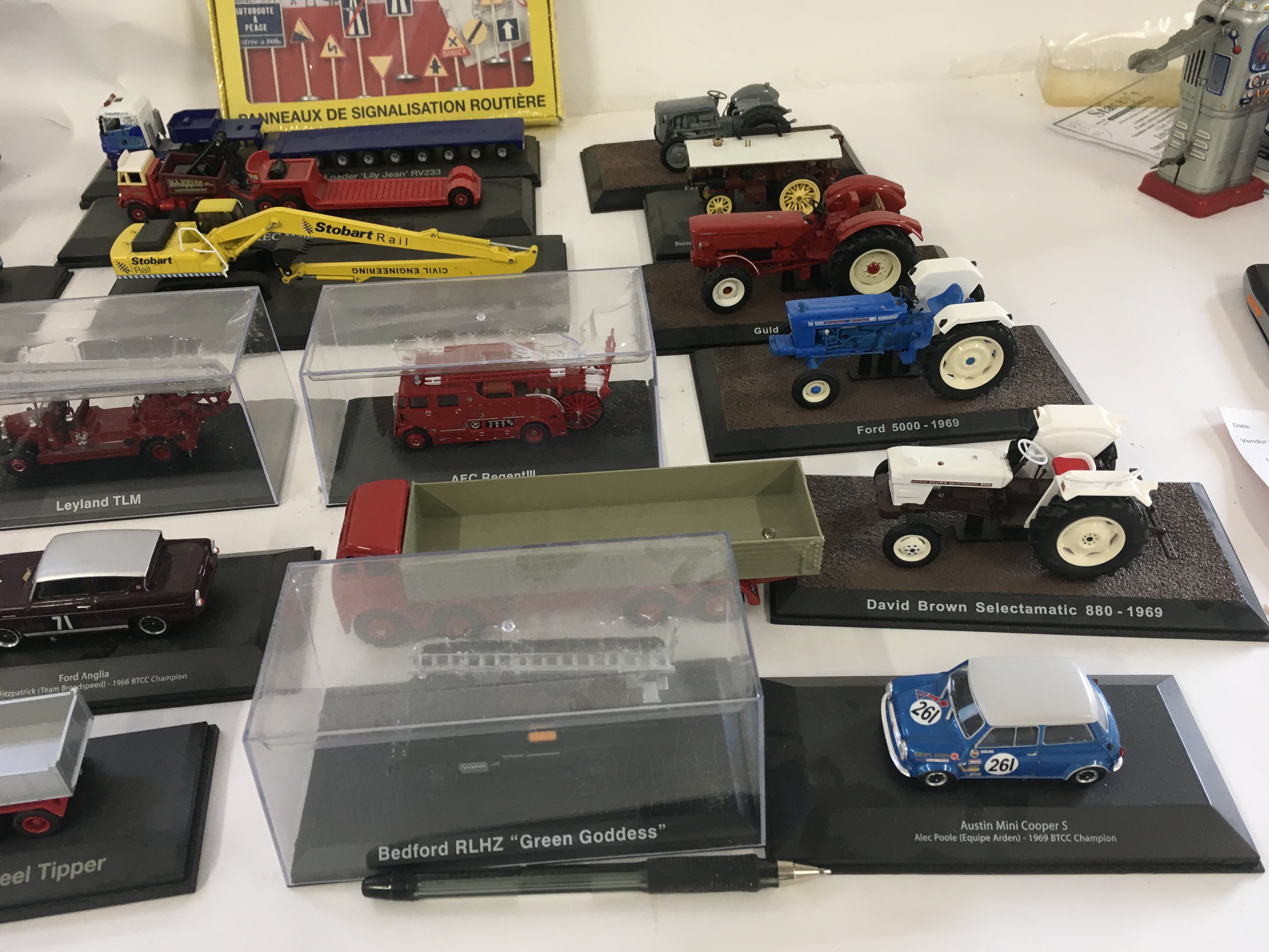 A collection of model vehicles in excess of 25 inc - Image 5 of 6