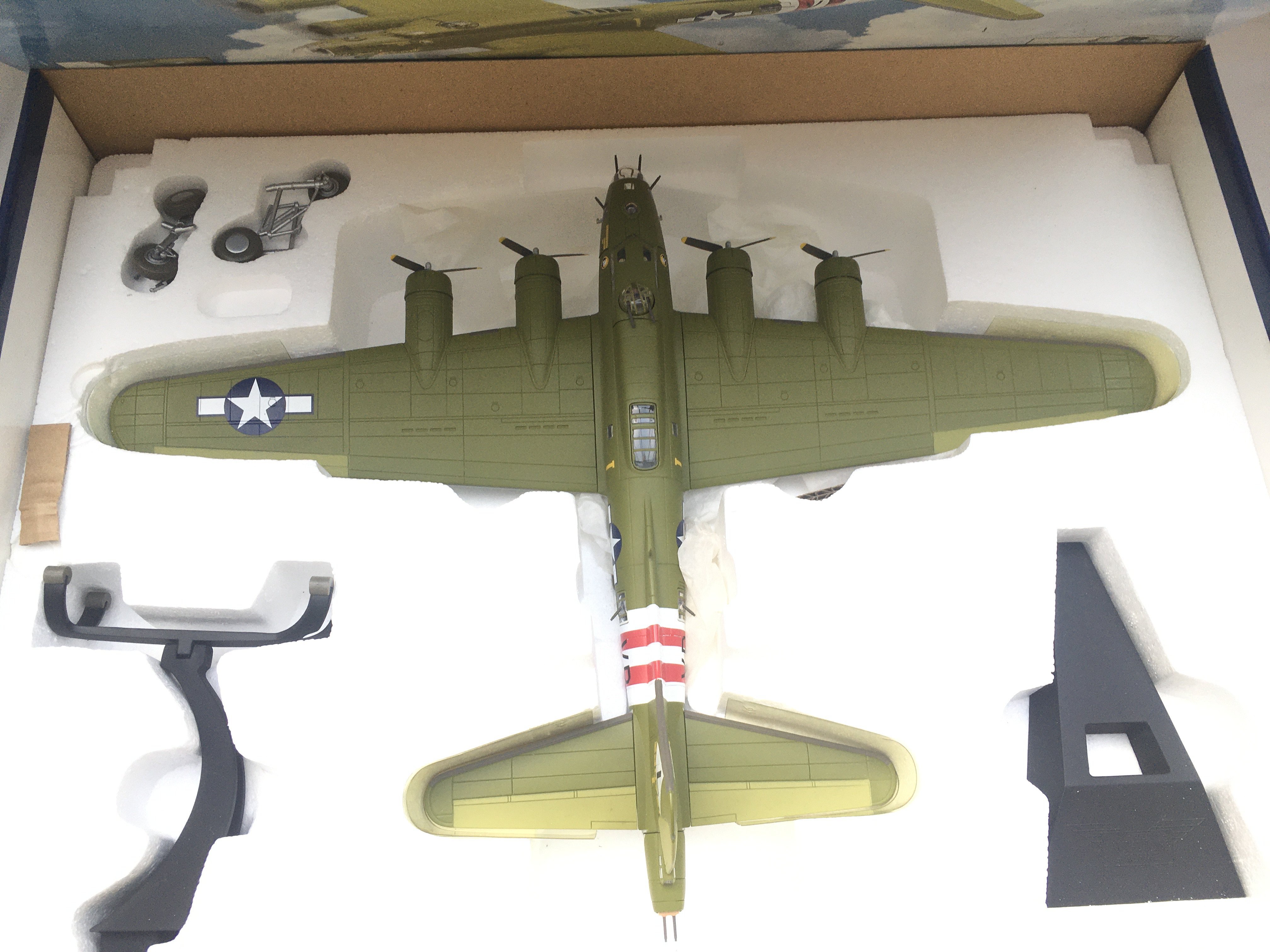 A Boxed Corgi Aviation Archive Boeing B-17F Flying - Image 2 of 3