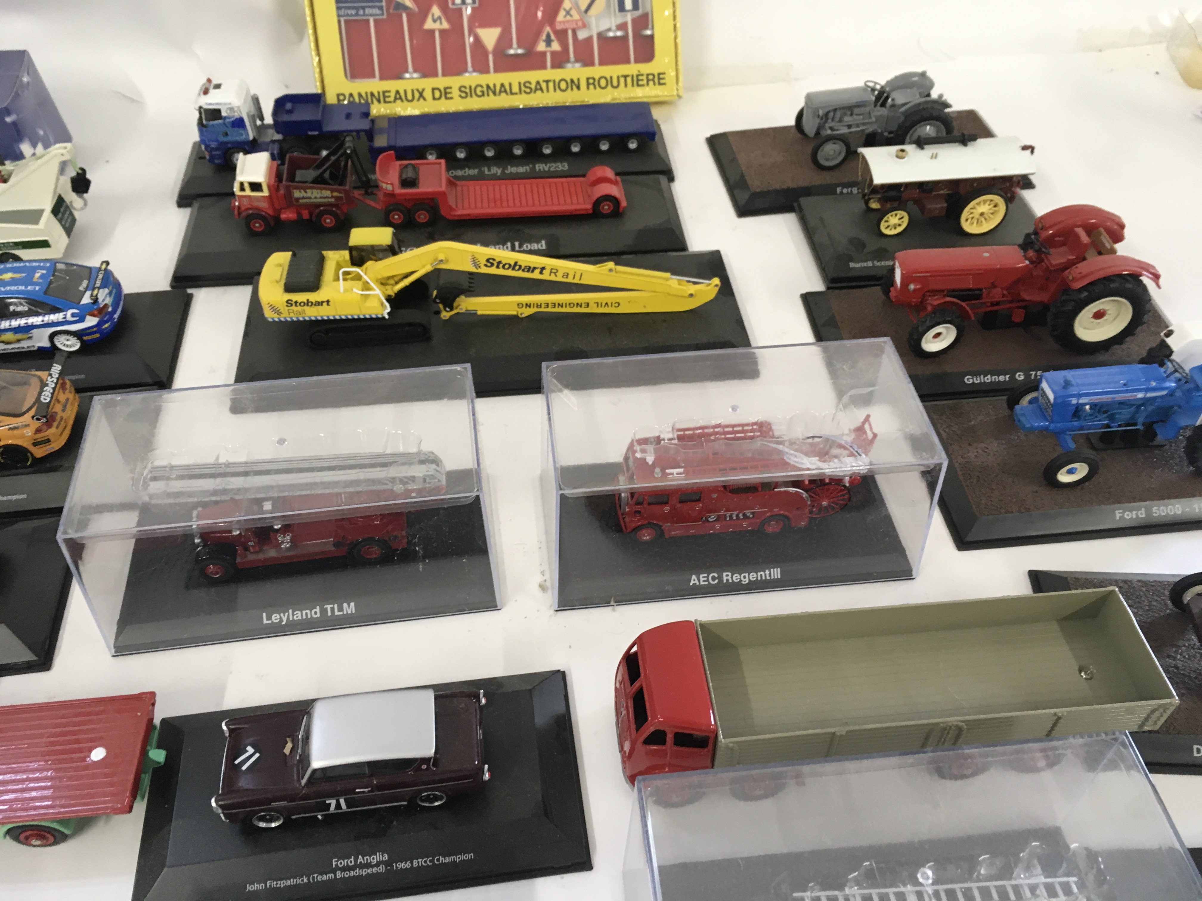 A collection of model vehicles in excess of 25 inc - Image 3 of 6