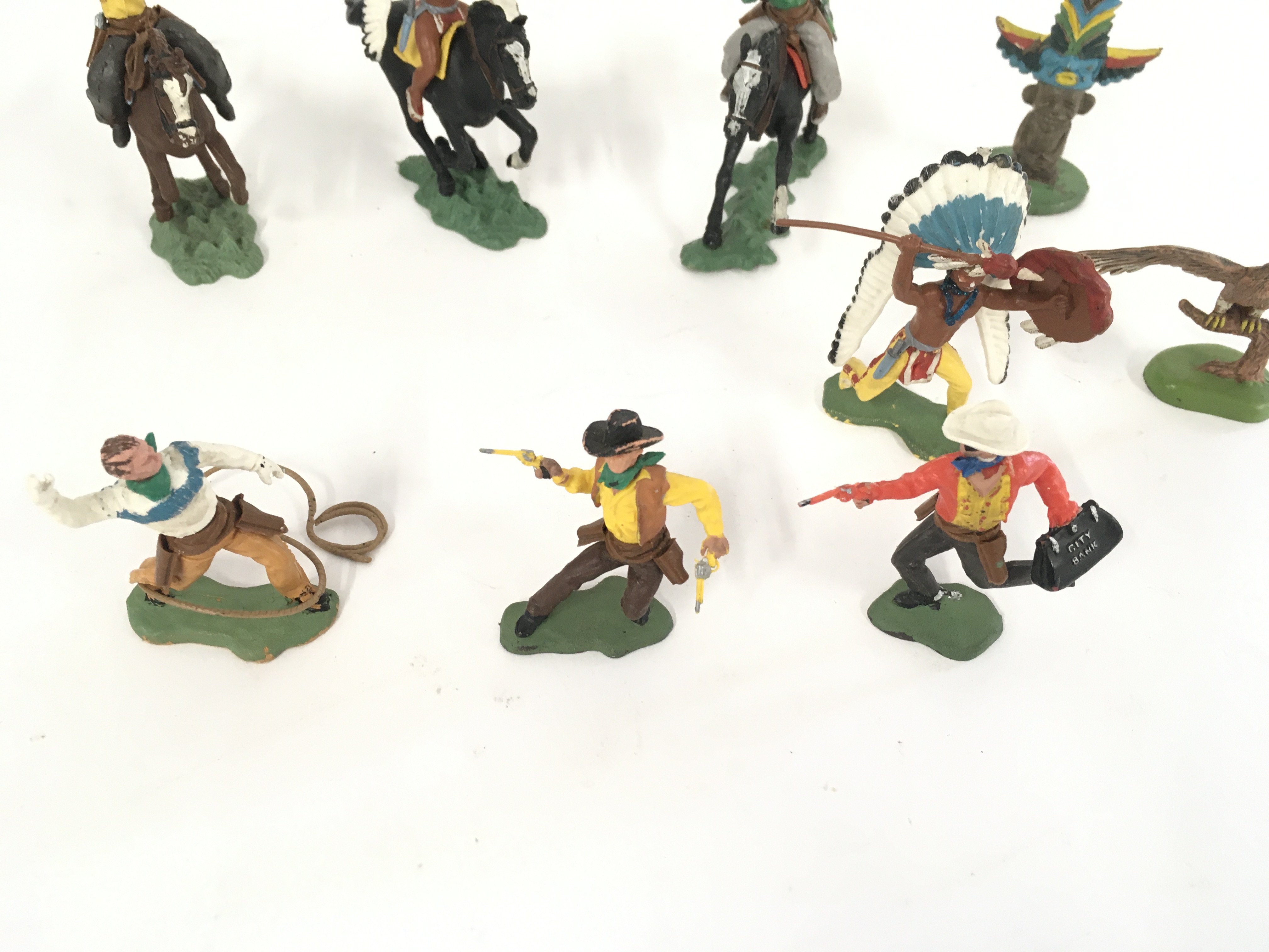 A collection of plastic cowboy and Indians by Swop - Image 3 of 4