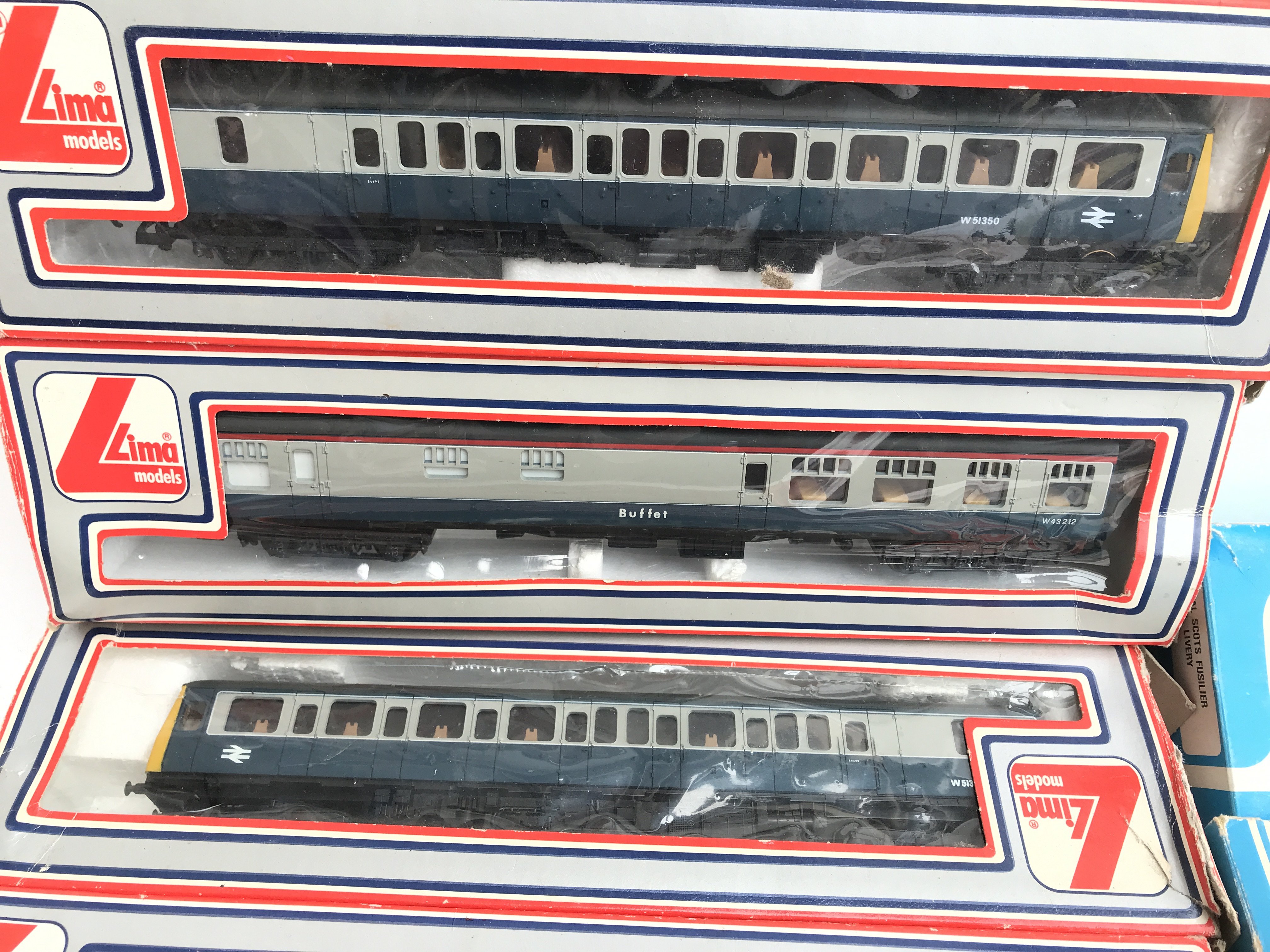 A Collection of 00 Gauge Boxed Locomotives and Coa - Image 3 of 5