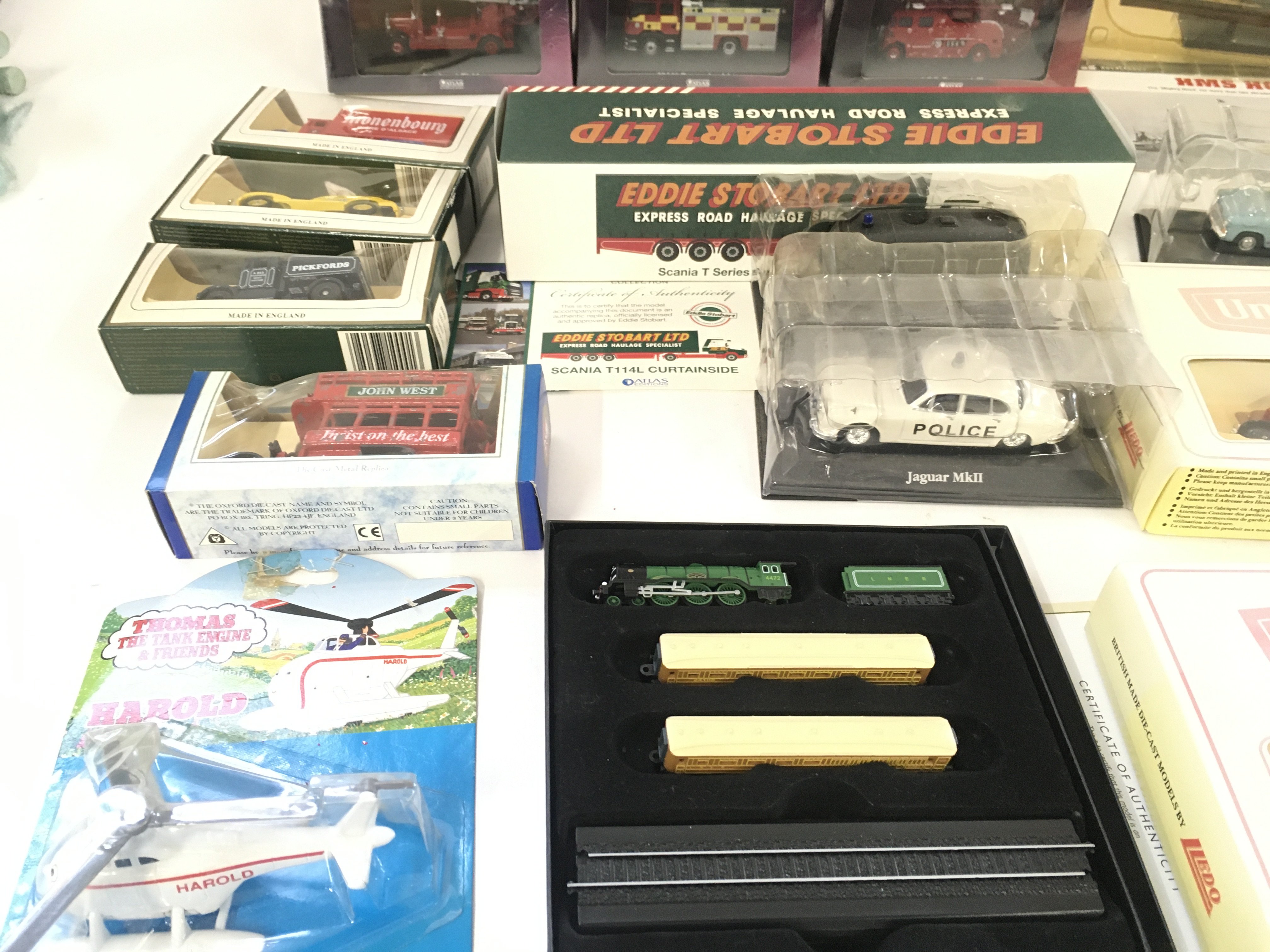 A collection of 25 assorted items mainly model car - Image 4 of 7