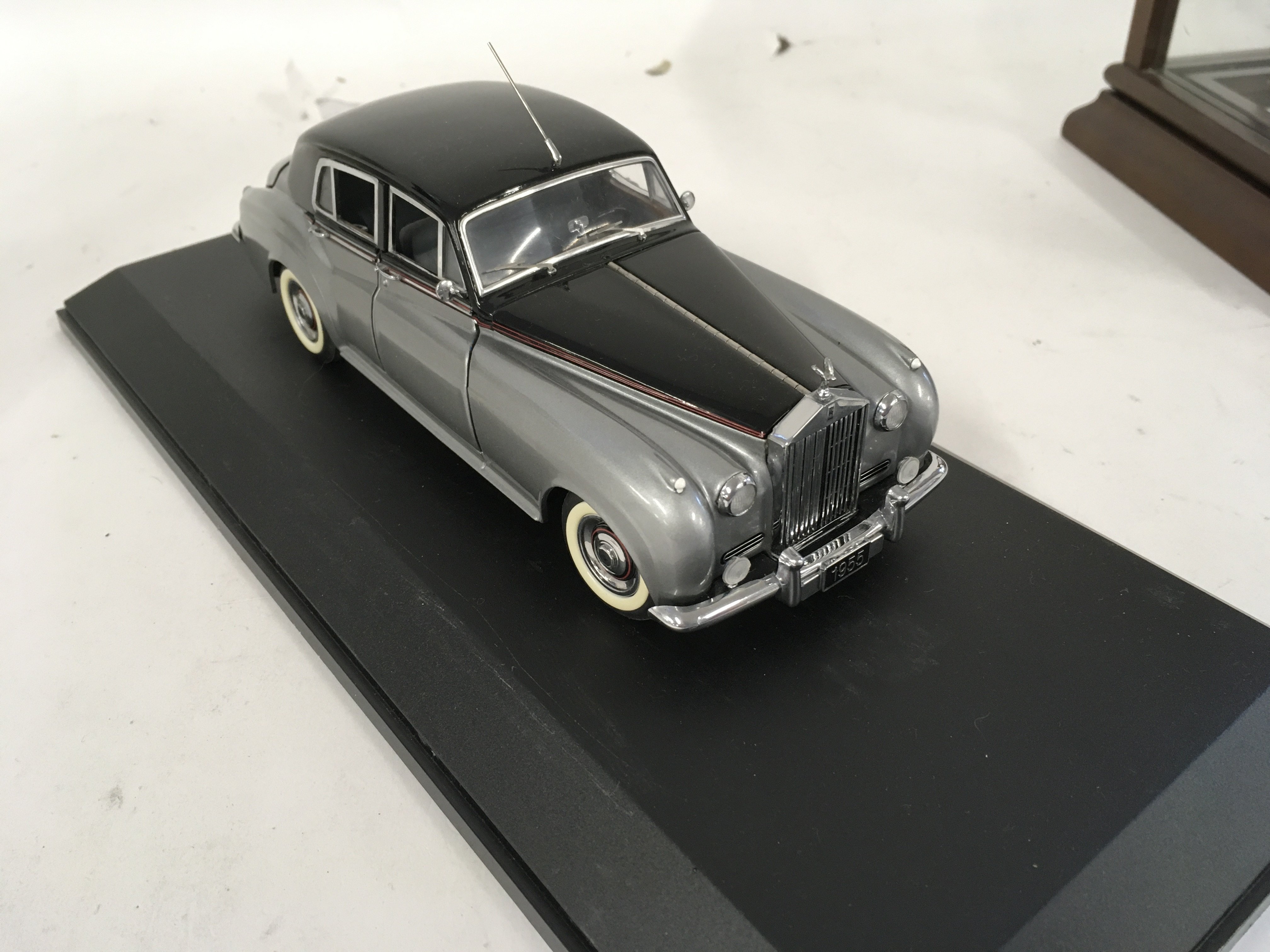 Three precision model cars by Franklin Mint both in presentation cases. Cars are 2 x RollsRoyce - Image 4 of 10