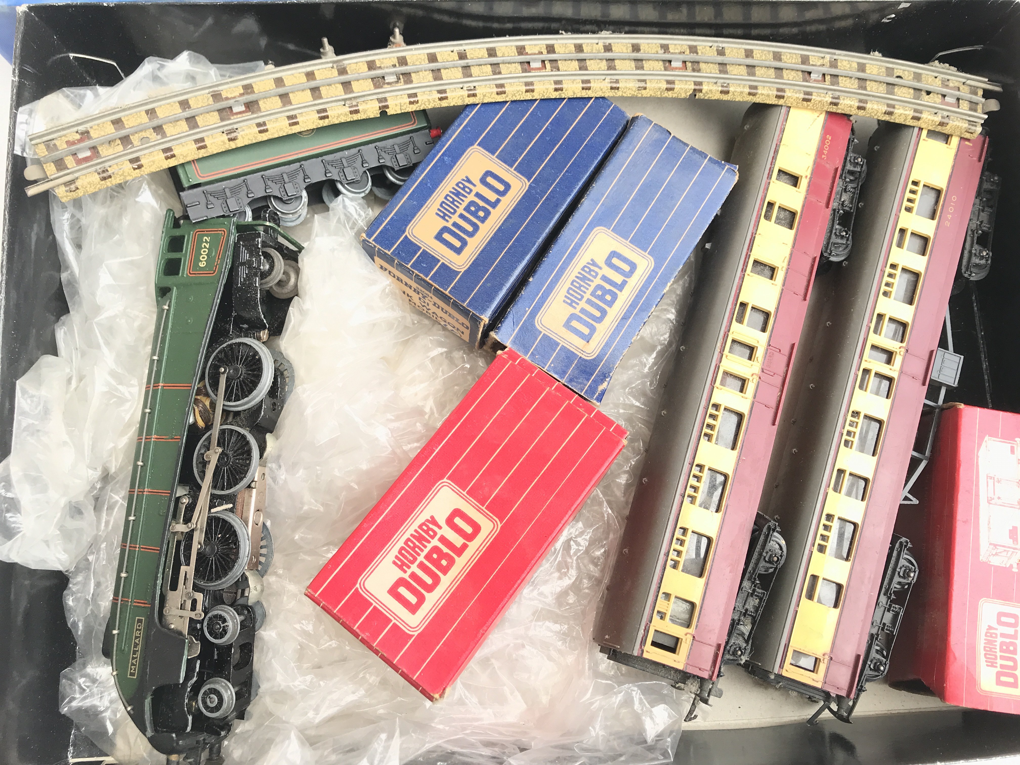 A Collection of Hornby Dublo 3-Rail. Including 2 L - Image 2 of 3