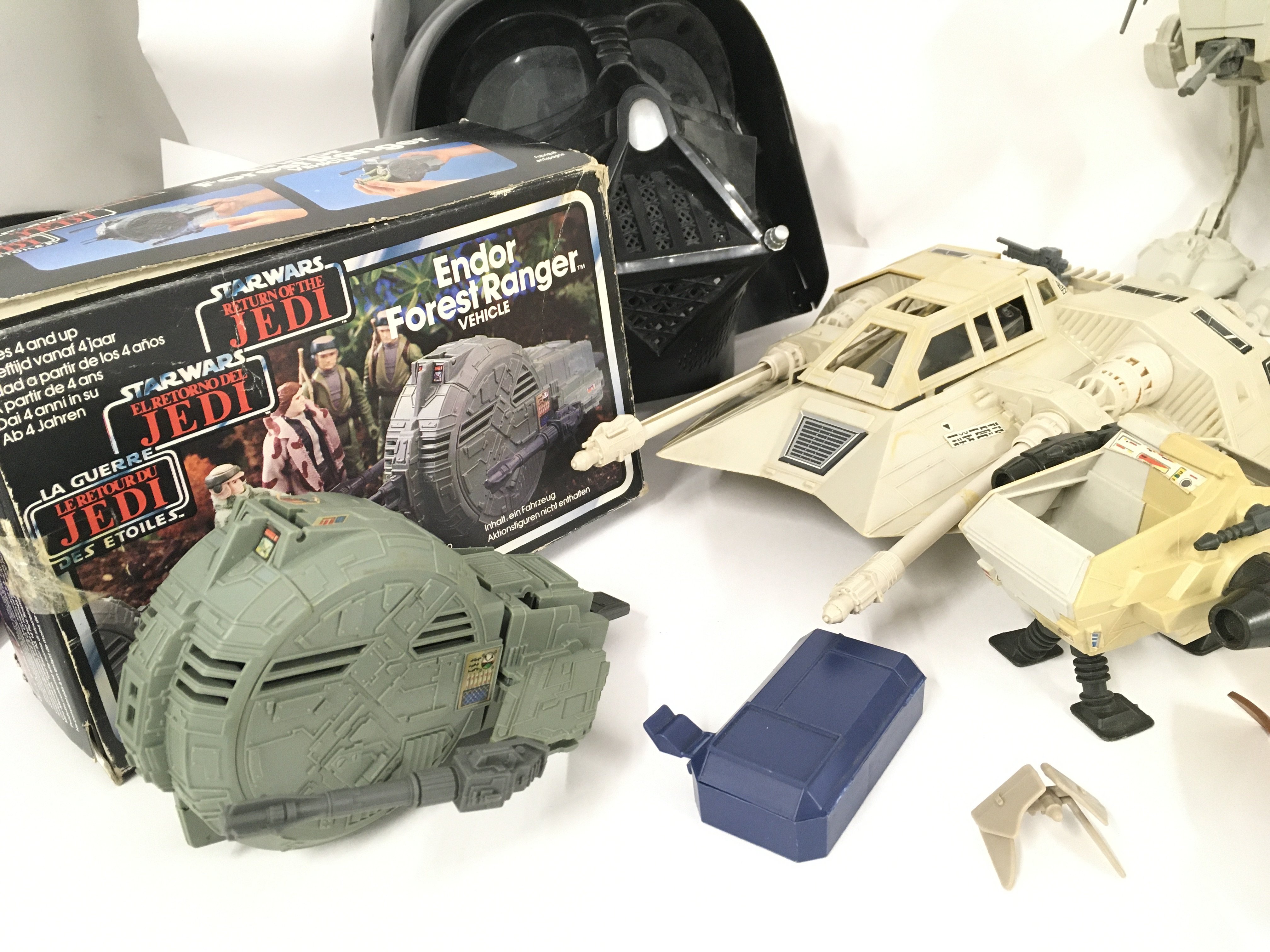 A Box Containing Vintage Star Wars Ships etc. Part - Image 2 of 4