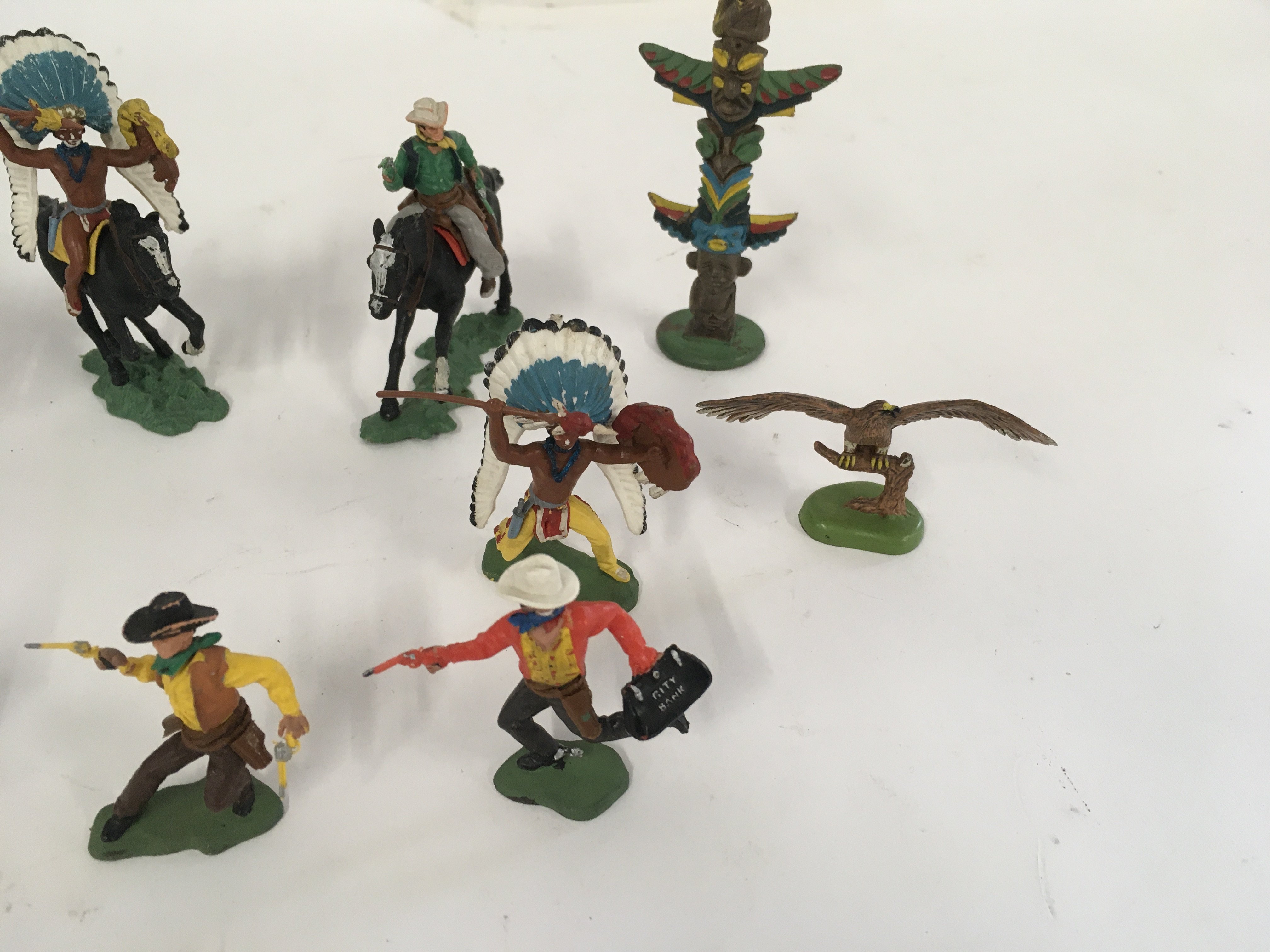 A collection of plastic cowboy and Indians by Swop - Image 4 of 4