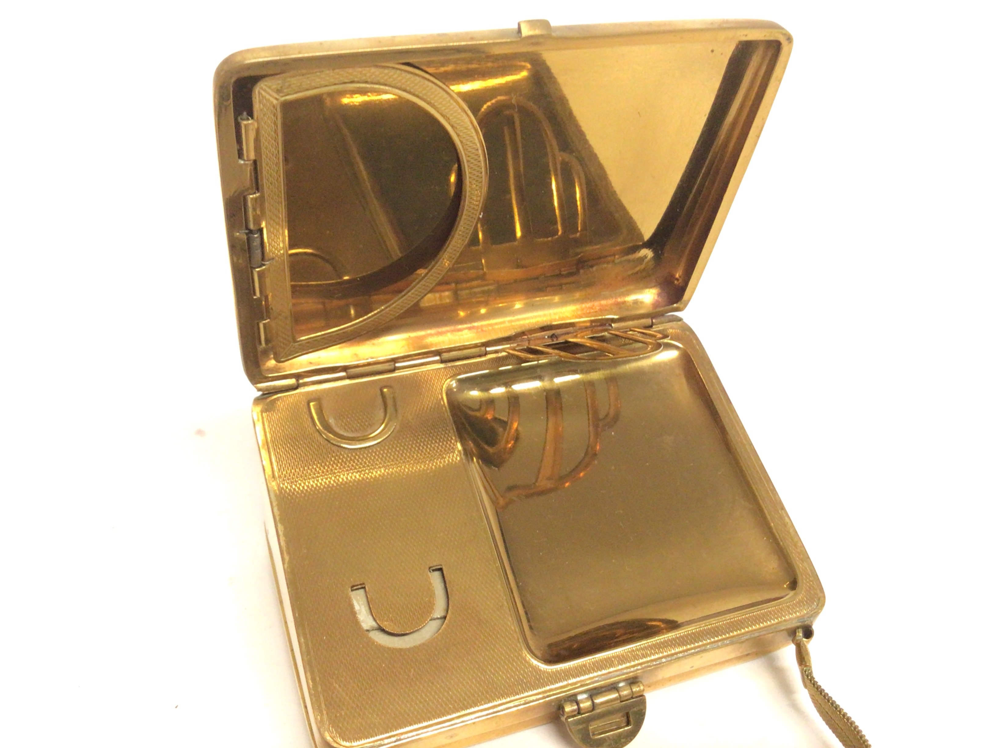 A vintage handbag design compact with makeup and a - Image 3 of 3