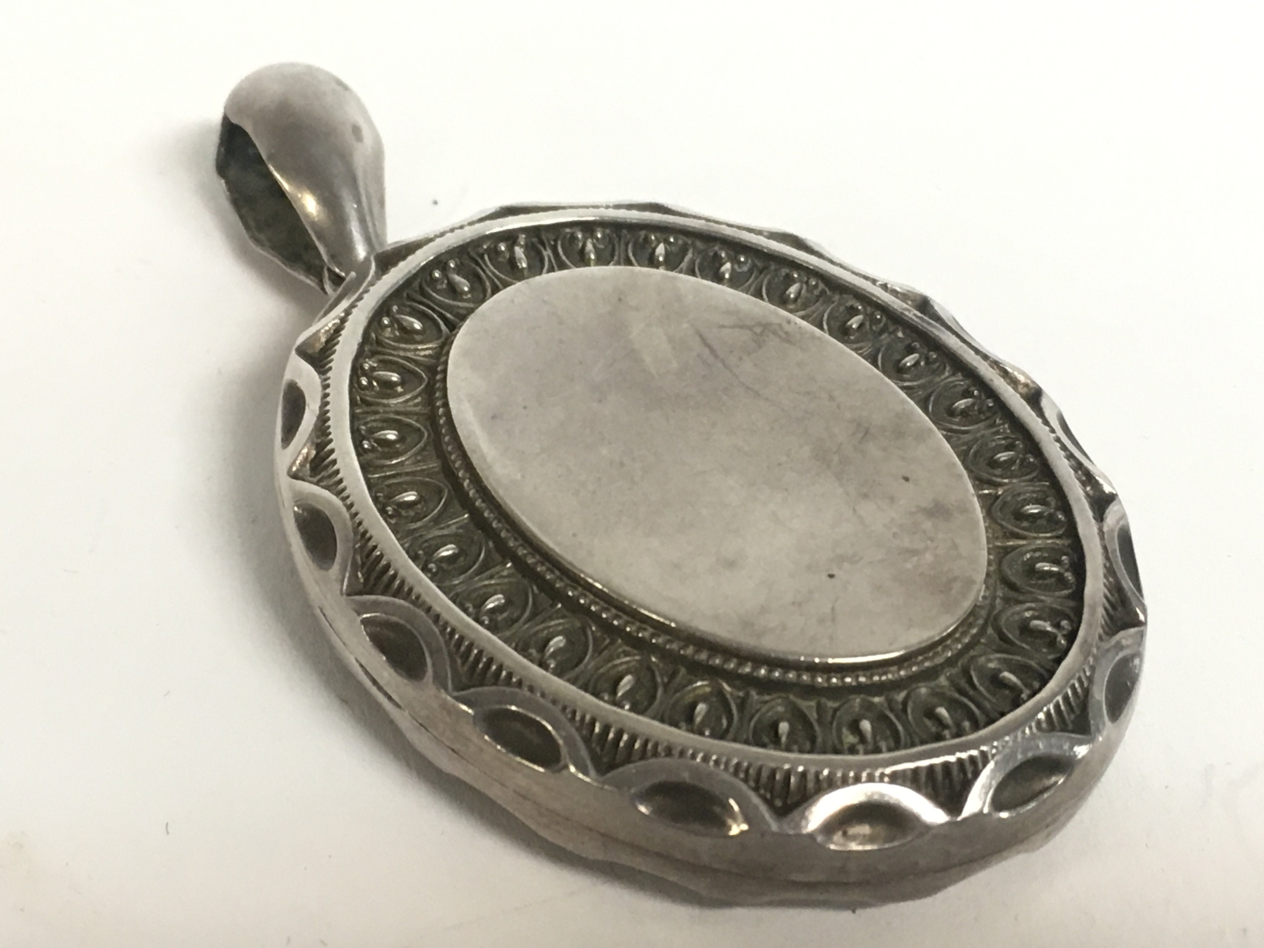 A Victorian silver locket pendant. Postage categor - Image 3 of 3
