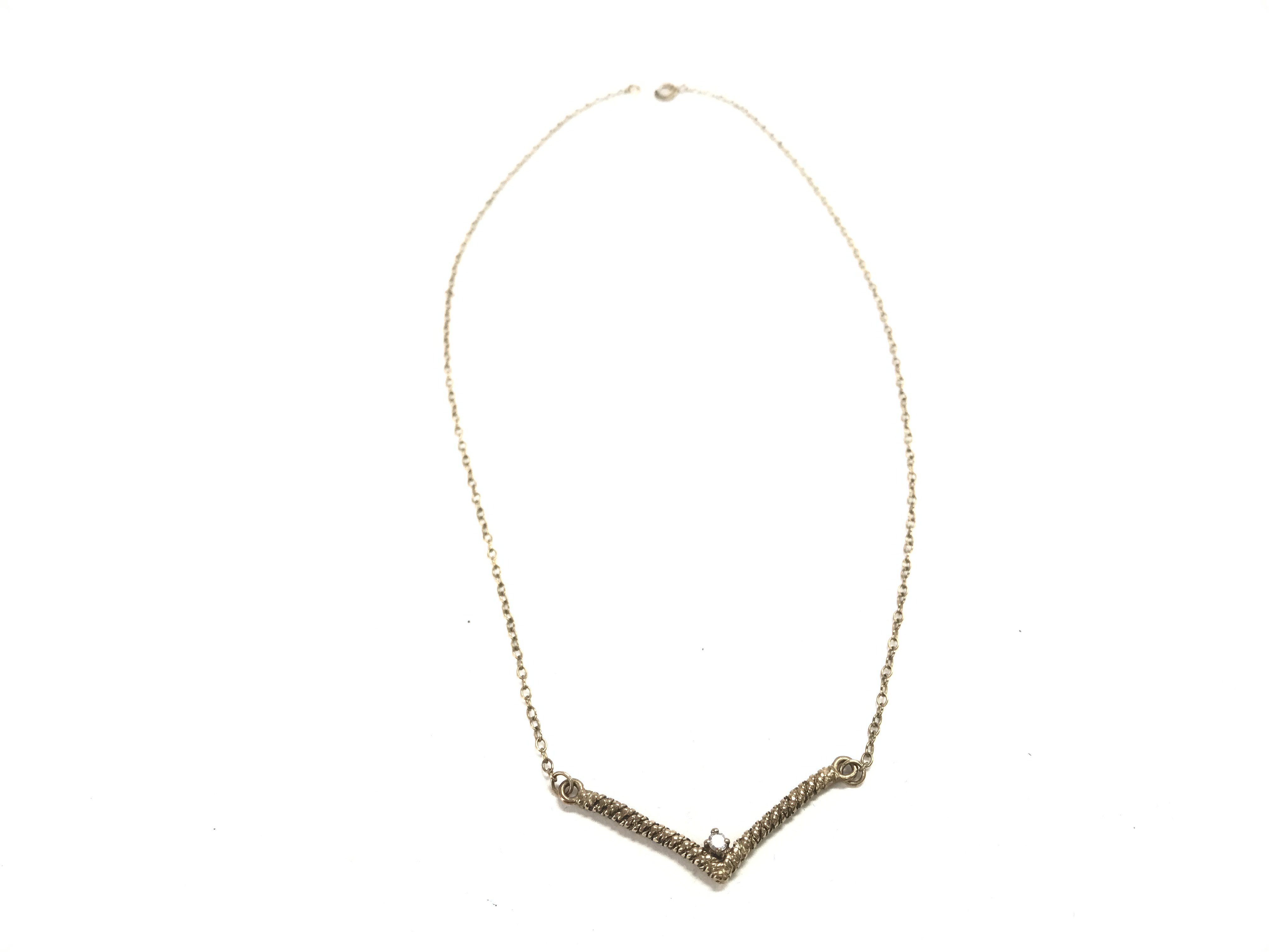 A 9ct gold and diamond wishbone necklace. 3.51g Cl