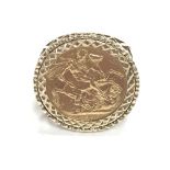 A 1880 full sovereign ring. Size T and 13.23g.