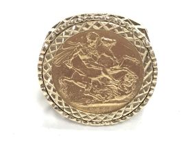 A 1880 full sovereign ring. Size T and 13.23g.
