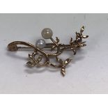 A Edwardian 9 ct gold brooch inset with seed Pearl