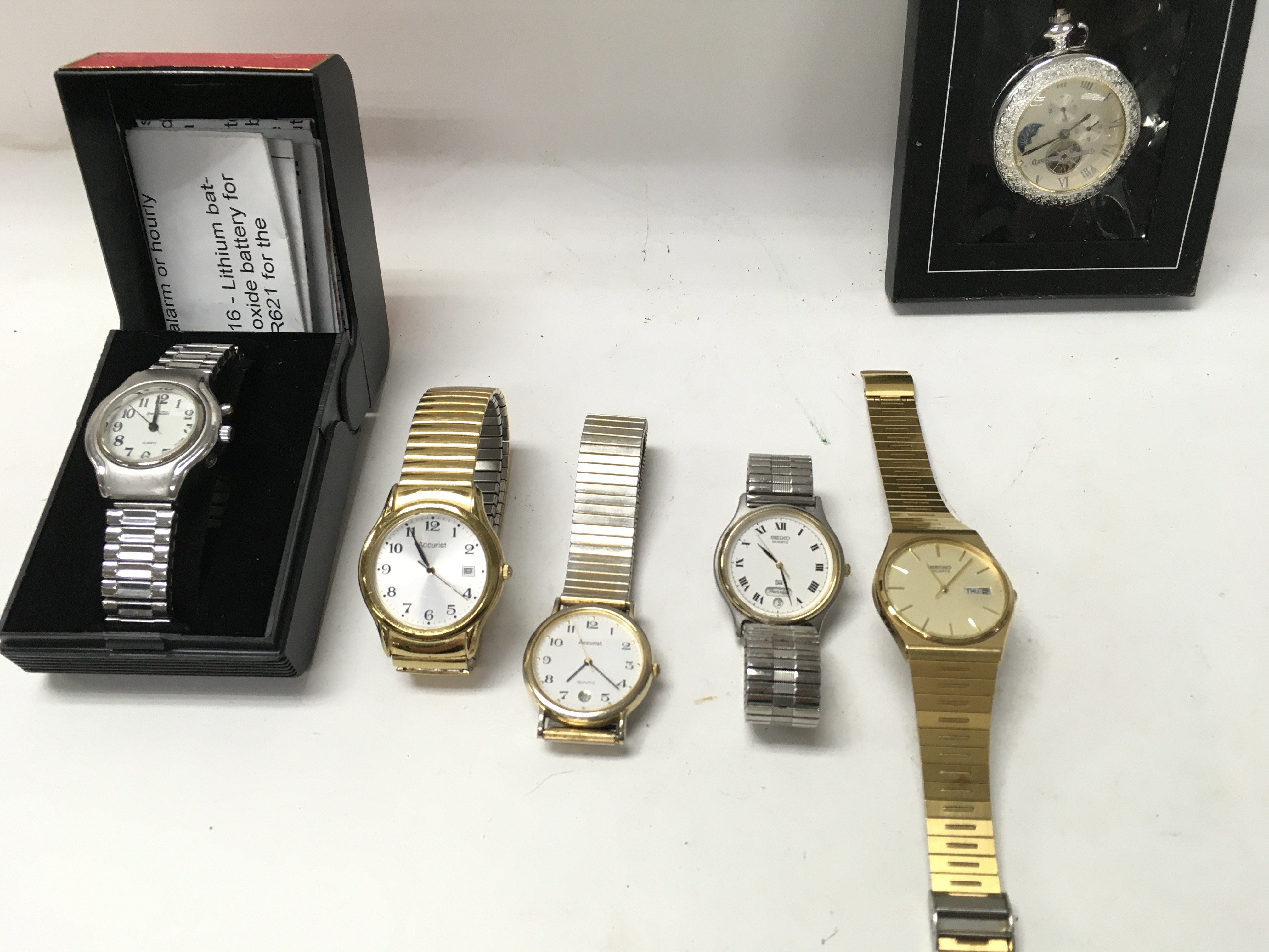 A collection of watches including two nice Seiko e