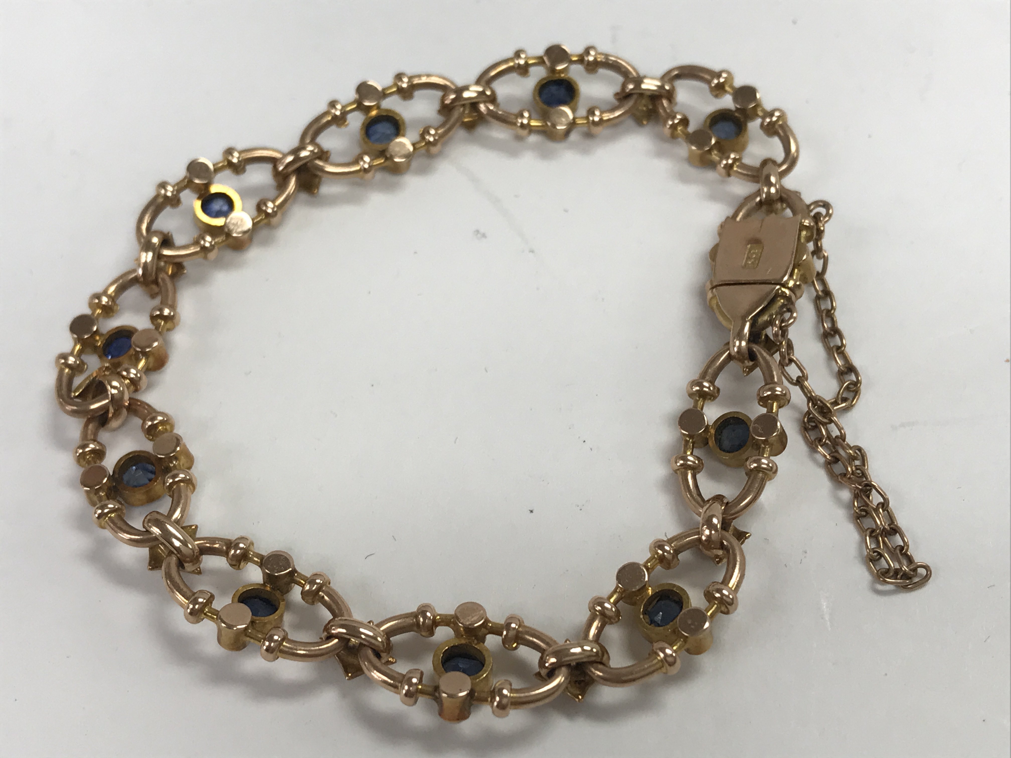 A Edwardian 15 ct gold bracelet inset with seed pe - Image 2 of 4
