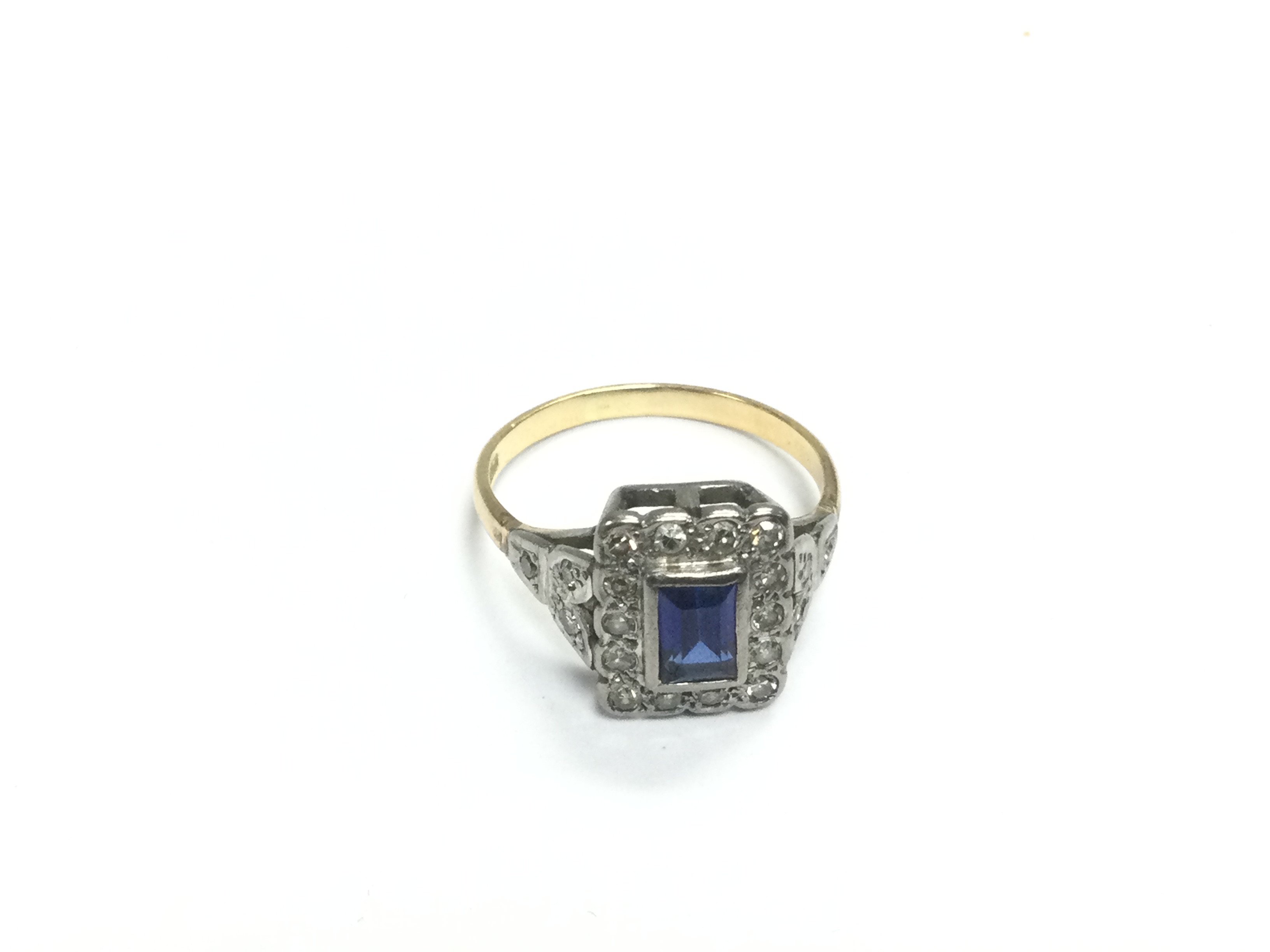 An Art Deco 18ct gold and platinum ring set with a