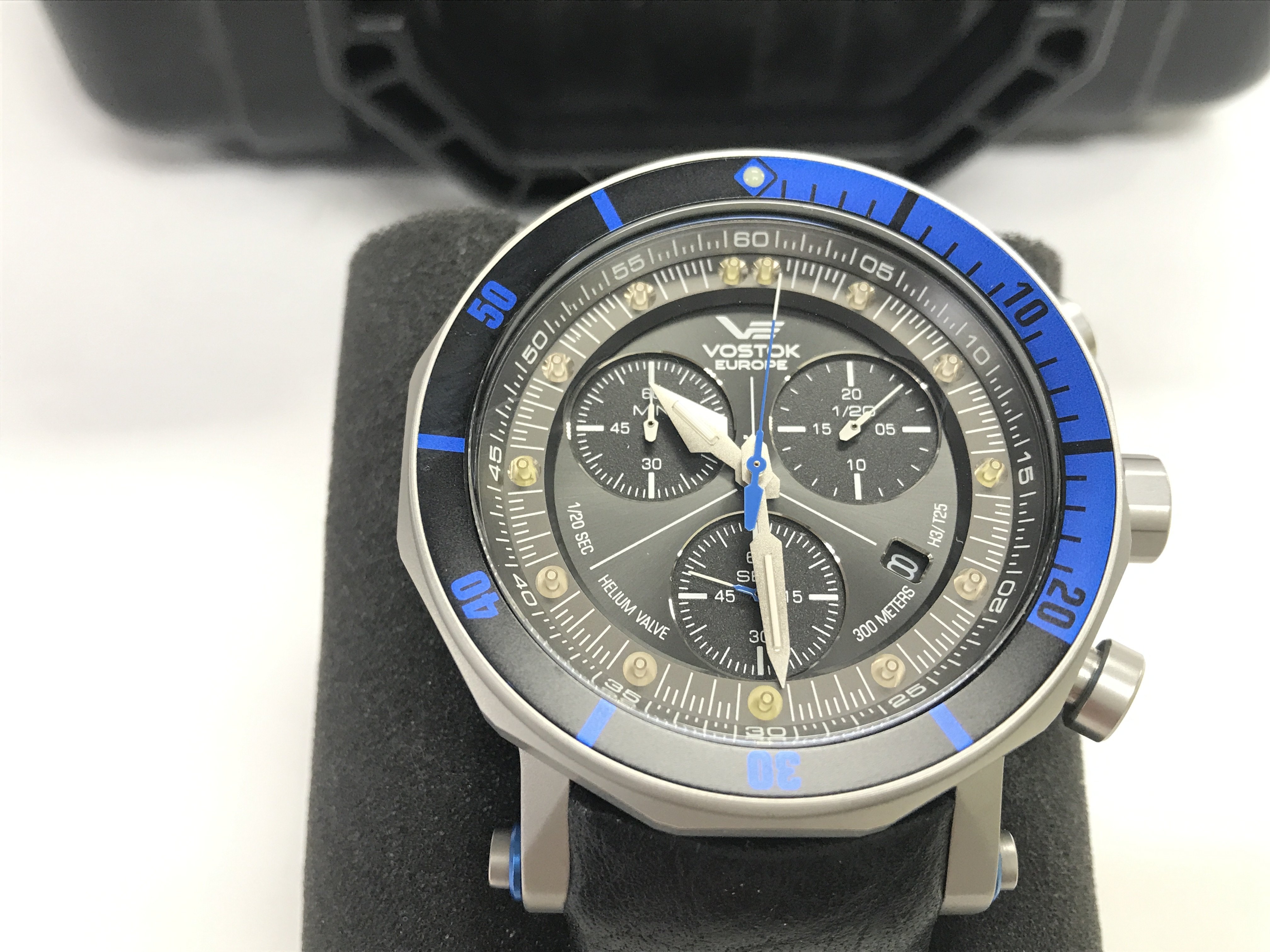 A Vostok gents chronograph watch with extra strap - Bild 2 aus 4