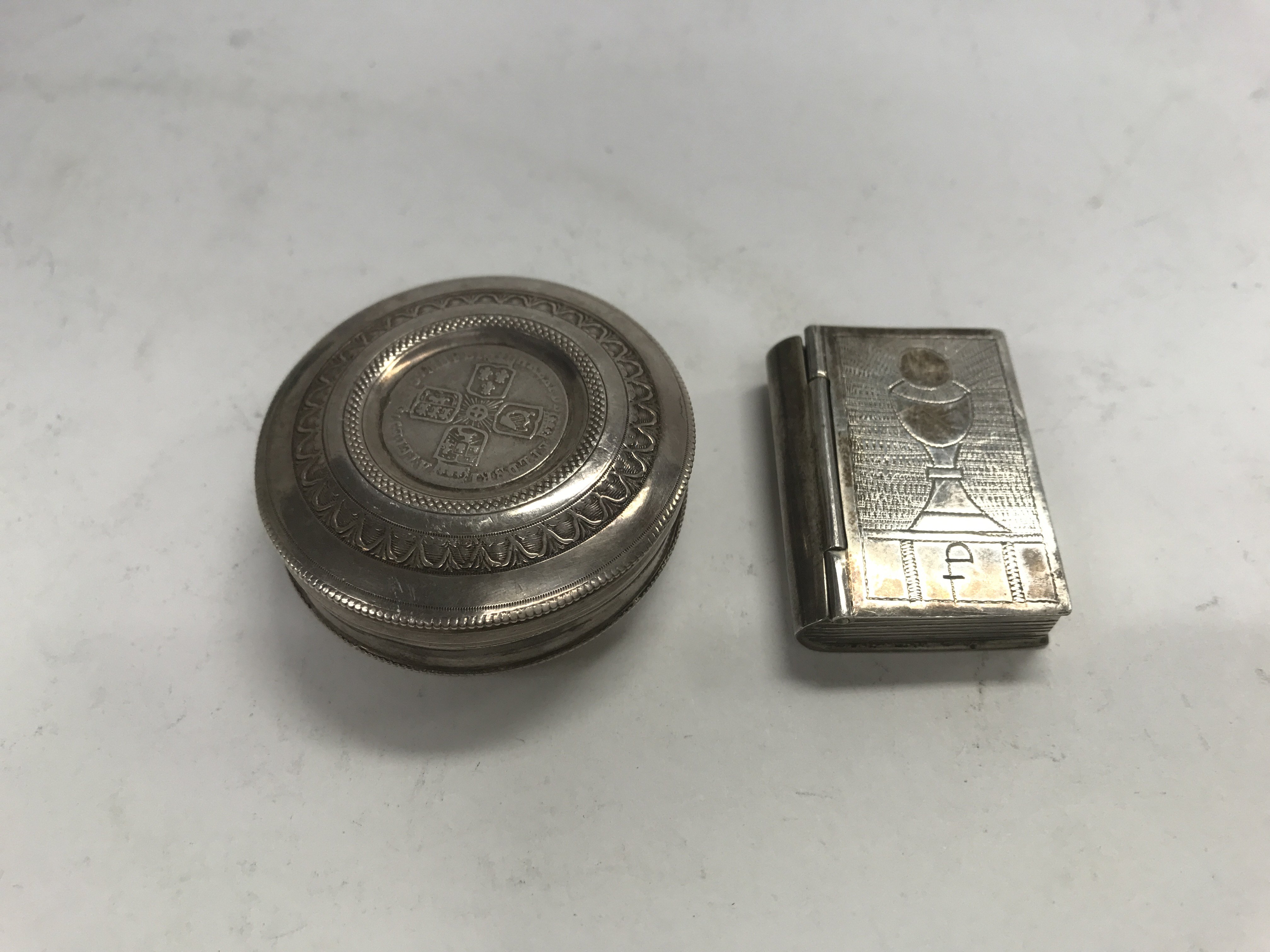 Two silver boxes. Approx weight 46.26 grams.