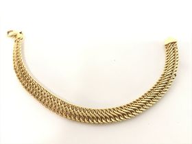 A 9ct yellow gold closed link bracelet, 5.8g posta
