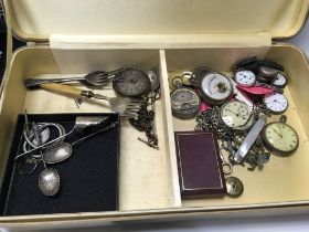 A collection of silver oddments.