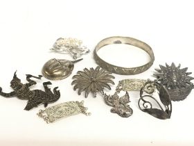 A collection of silver jewellery including brooche
