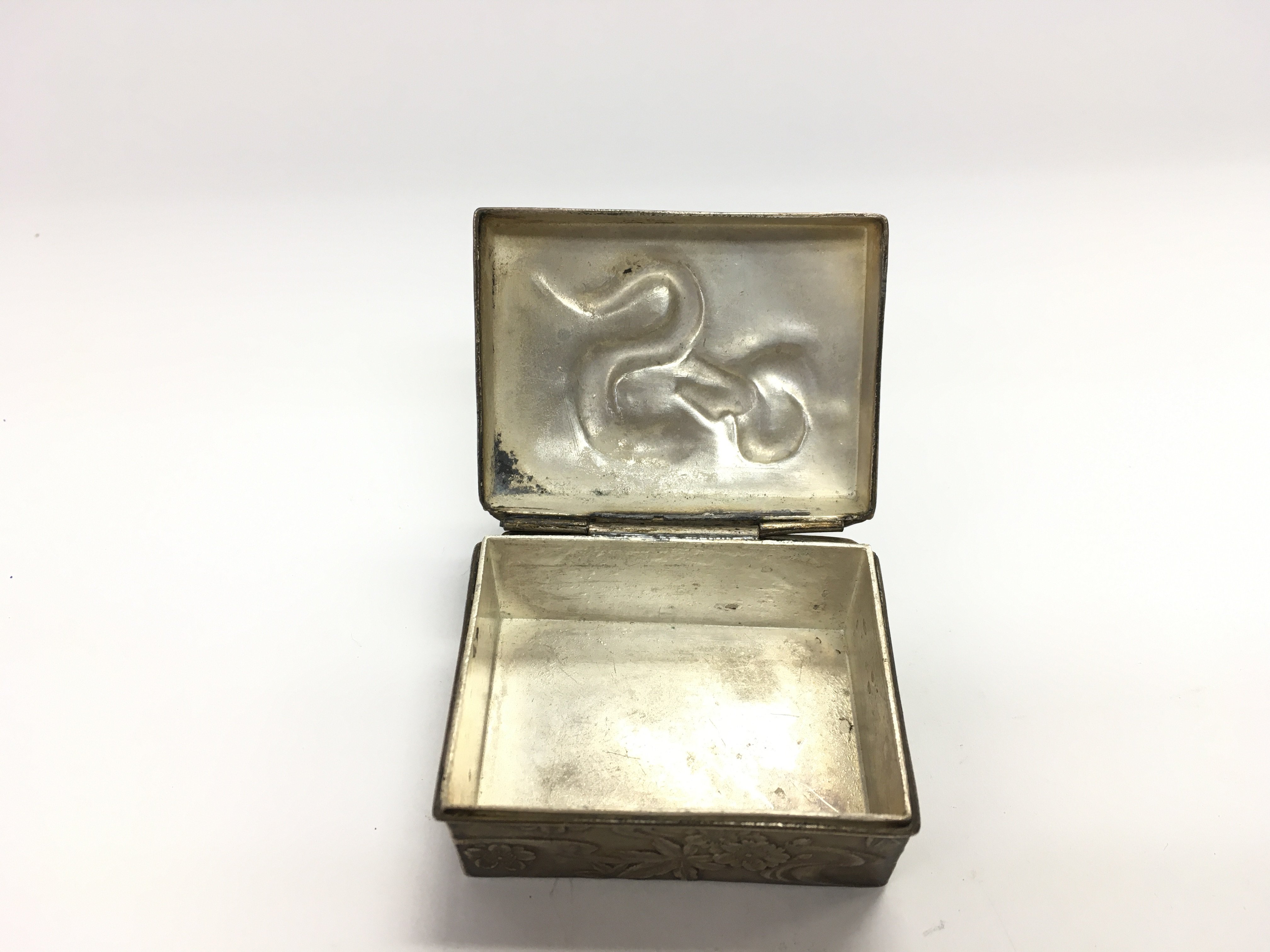 A Chinese white metal box approx 95g and 5.5cm wid - Image 3 of 3